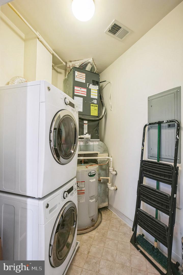 2101 N MONROE ST #401, ARLINGTON, Virginia 22207, 2 Bedrooms Bedrooms, ,2 BathroomsBathrooms,Residential,For sale,2101 N MONROE ST #401,VAAR2054944 MLS # VAAR2054944
