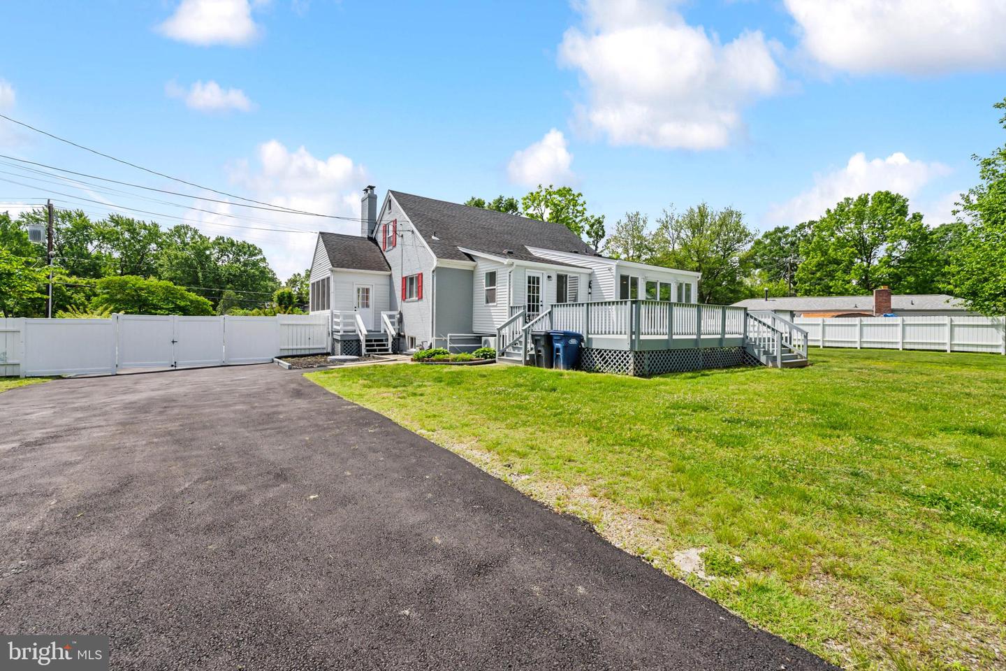 2416 SHERWOOD HALL LN, ALEXANDRIA, Virginia 22306, 5 Bedrooms Bedrooms, ,3 BathroomsBathrooms,Residential,For sale,2416 SHERWOOD HALL LN,VAFX2234904 MLS # VAFX2234904