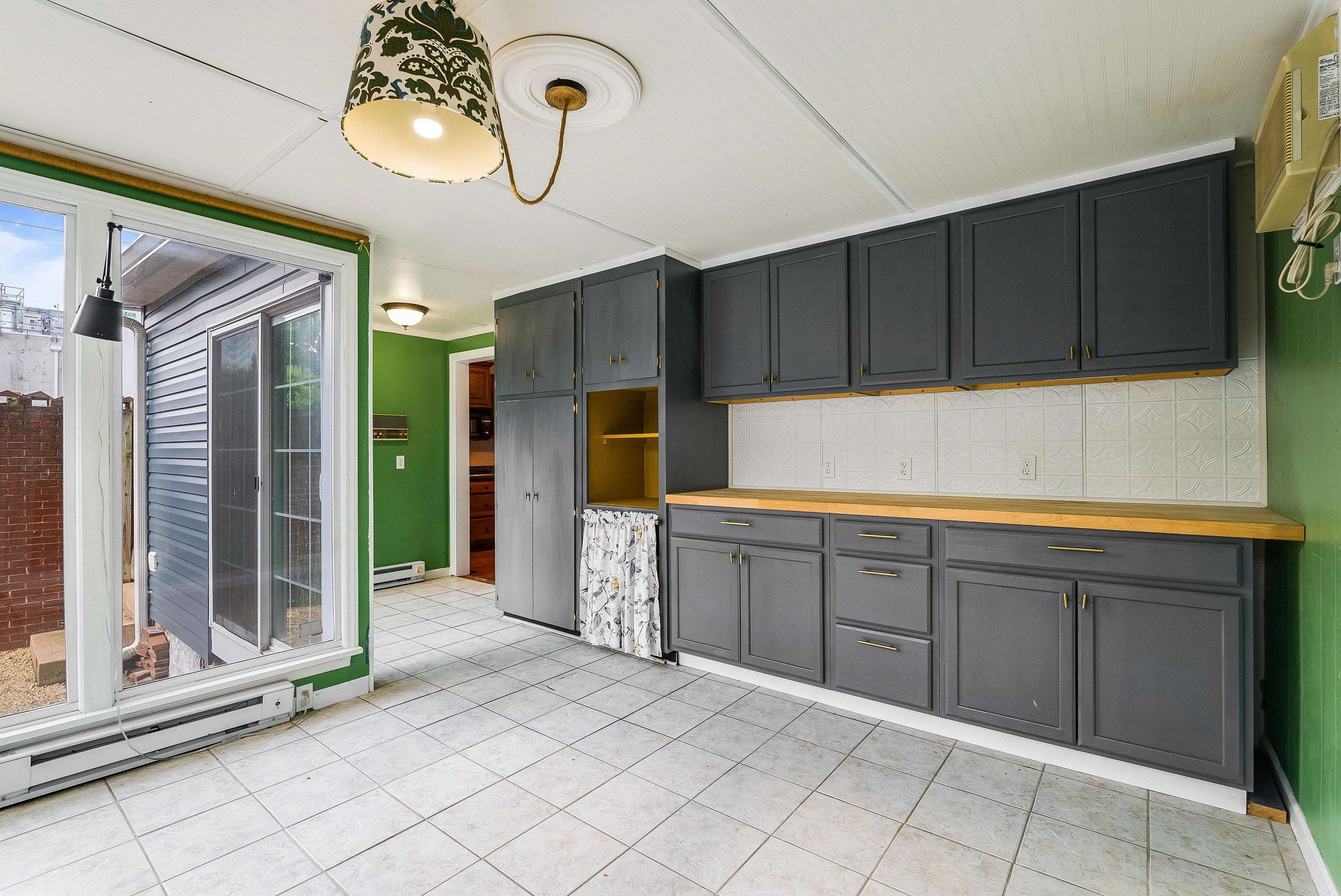 459 N LIBERTY ST, HARRISONBURG, Virginia 22802, 3 Bedrooms Bedrooms, ,2 BathroomsBathrooms,Residential,459 N LIBERTY ST,666538 MLS # 666538