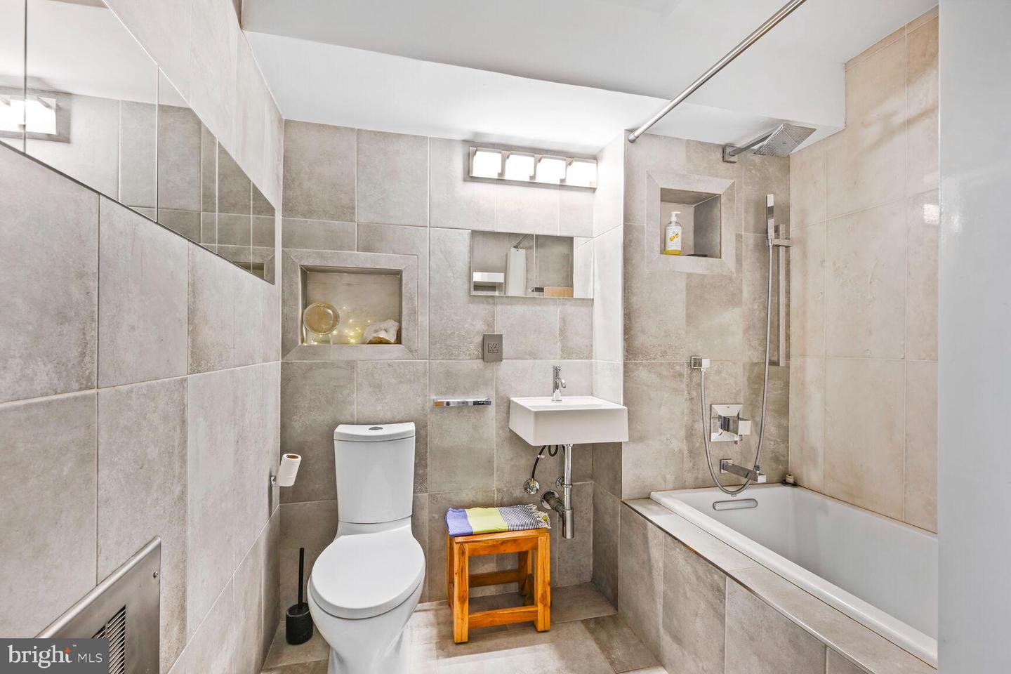 2800 WISCONSIN AVE NW #304, WASHINGTON, District Of Columbia 20007, 1 Bedroom Bedrooms, ,1 BathroomBathrooms,Residential,For sale,2800 WISCONSIN AVE NW #304,DCDC2206376 MLS # DCDC2206376