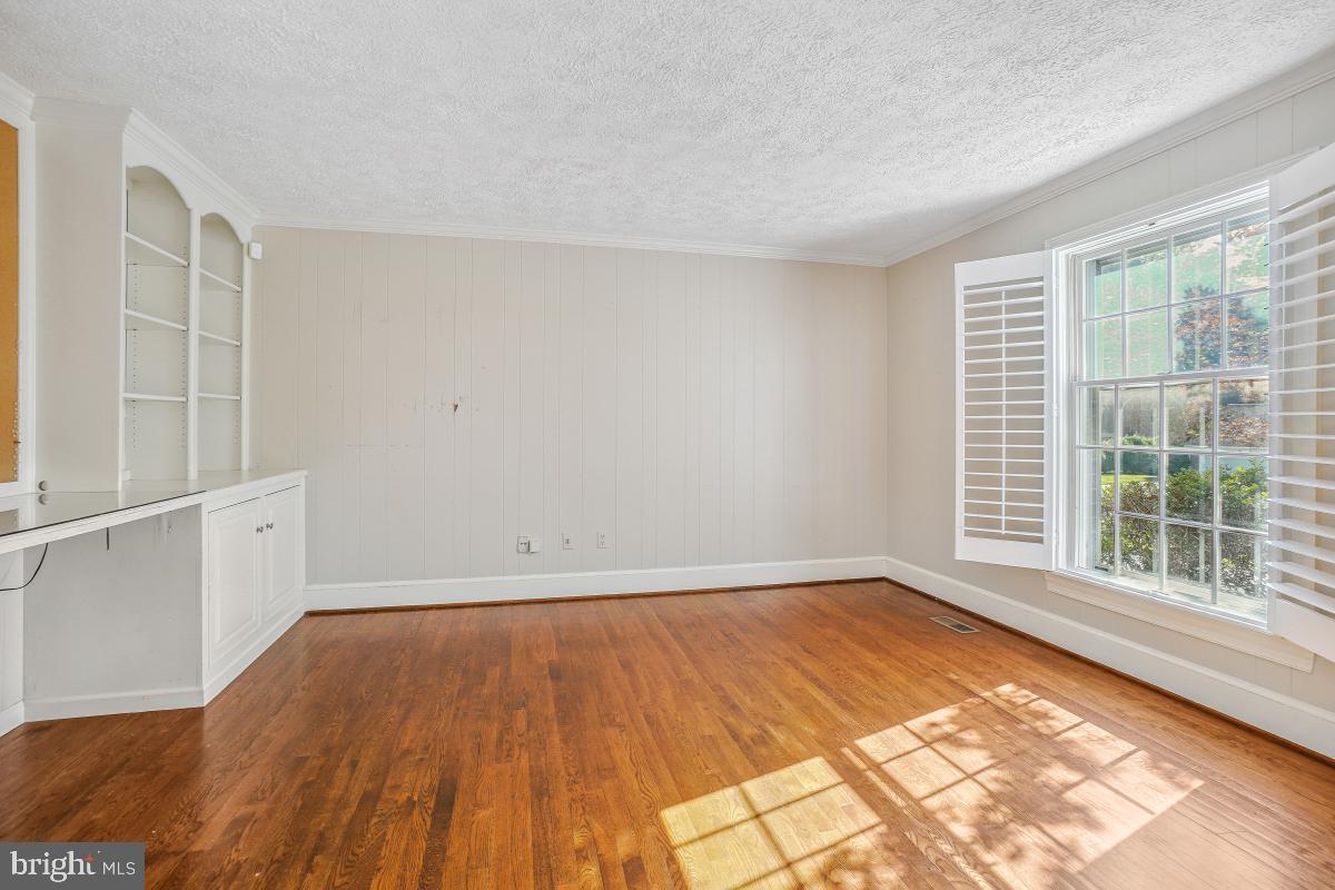 1210 SUFFIELD DR, MCLEAN, Virginia 22101, 4 Bedrooms Bedrooms, ,4 BathroomsBathrooms,Residential,For sale,1210 SUFFIELD DR,VAFX2254124 MLS # VAFX2254124