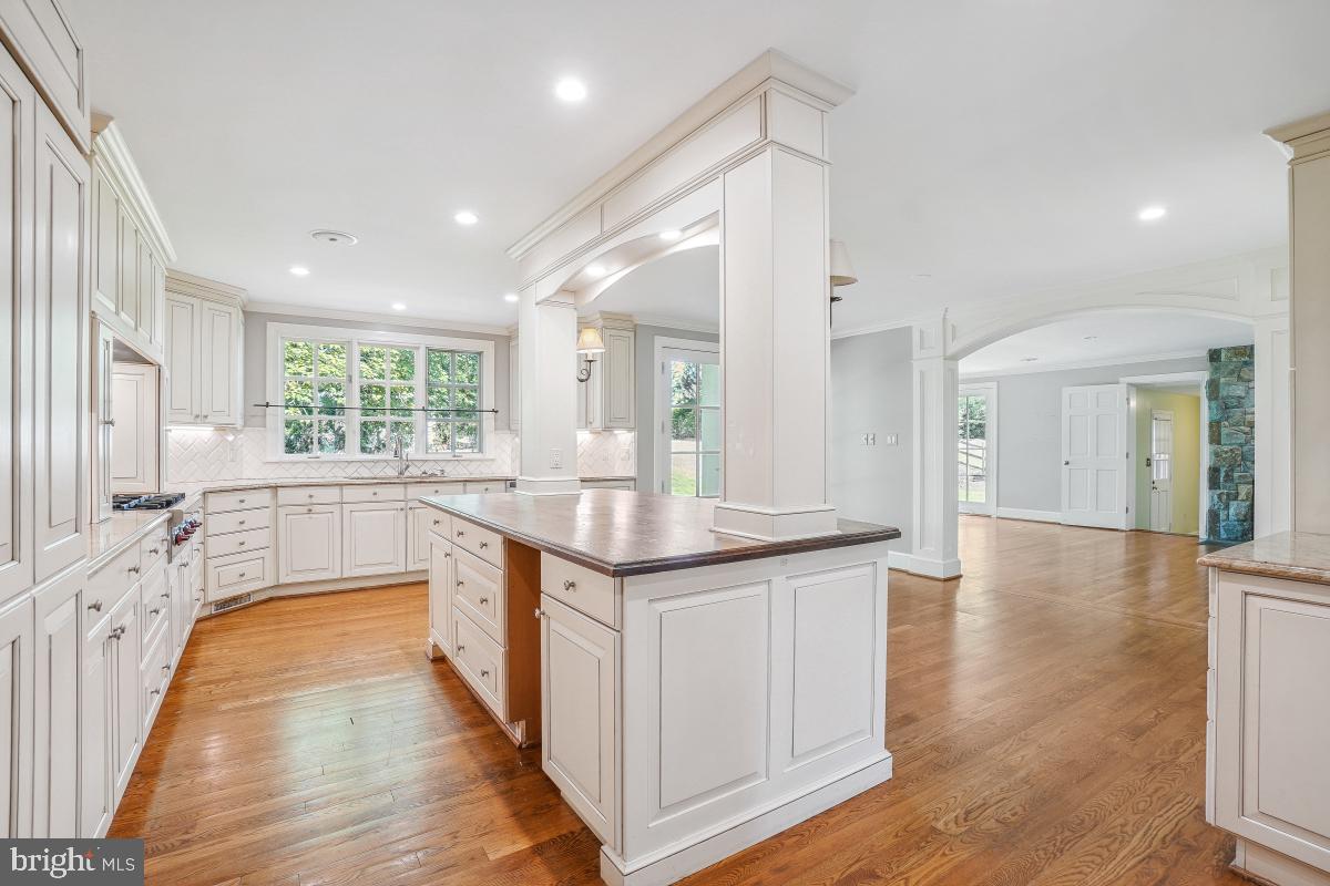 1210 SUFFIELD DR, MCLEAN, Virginia 22101, 4 Bedrooms Bedrooms, ,4 BathroomsBathrooms,Residential,For sale,1210 SUFFIELD DR,VAFX2254124 MLS # VAFX2254124