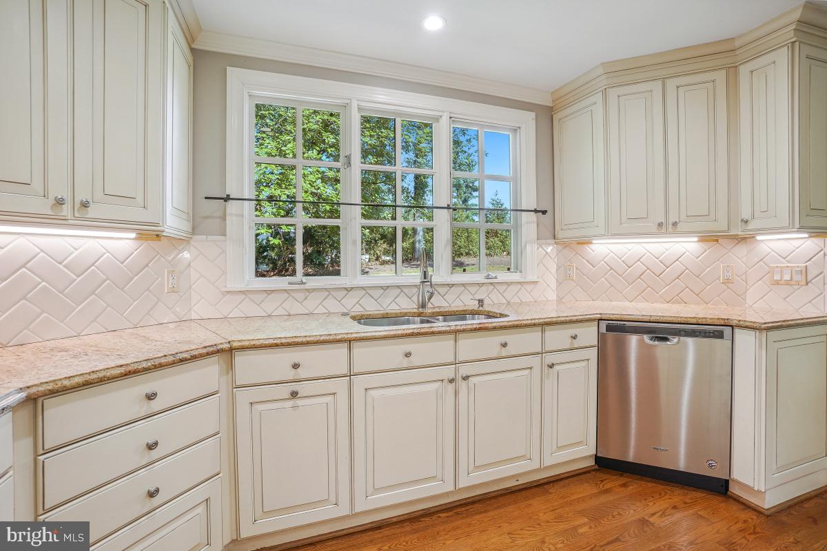 1210 SUFFIELD DR, MCLEAN, Virginia 22101, 4 Bedrooms Bedrooms, ,4 BathroomsBathrooms,Residential,For sale,1210 SUFFIELD DR,VAFX2254124 MLS # VAFX2254124