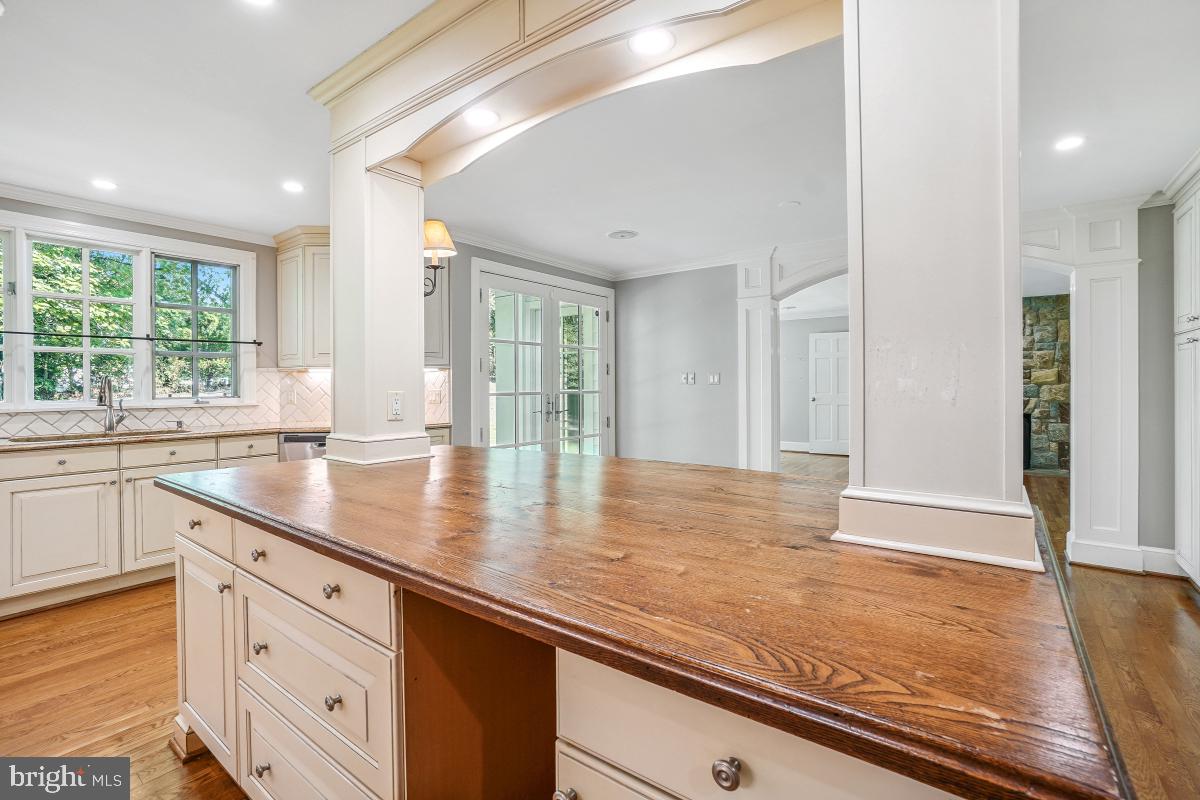 1210 SUFFIELD DR, MCLEAN, Virginia 22101, 4 Bedrooms Bedrooms, ,4 BathroomsBathrooms,Residential,For sale,1210 SUFFIELD DR,VAFX2254124 MLS # VAFX2254124