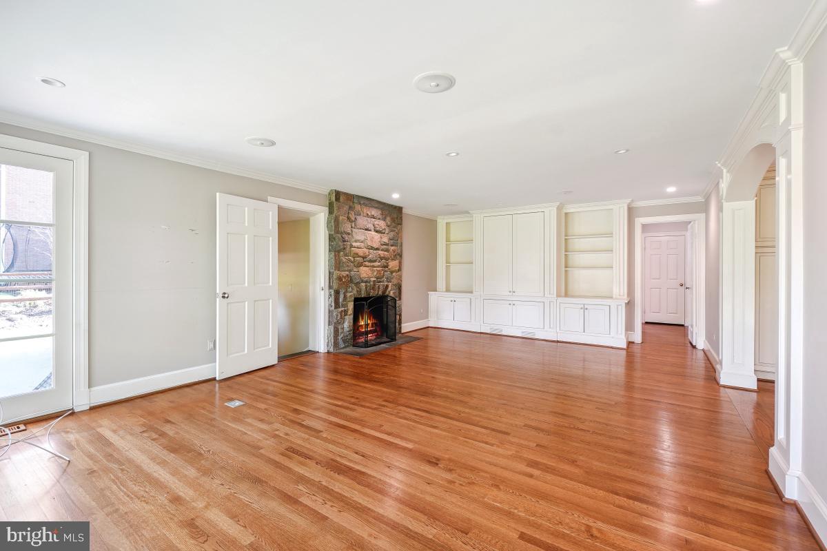 1210 SUFFIELD DR, MCLEAN, Virginia 22101, 4 Bedrooms Bedrooms, ,4 BathroomsBathrooms,Residential,For sale,1210 SUFFIELD DR,VAFX2254124 MLS # VAFX2254124