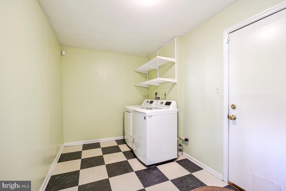 1210 SUFFIELD DR, MCLEAN, Virginia 22101, 4 Bedrooms Bedrooms, ,4 BathroomsBathrooms,Residential,For sale,1210 SUFFIELD DR,VAFX2254124 MLS # VAFX2254124