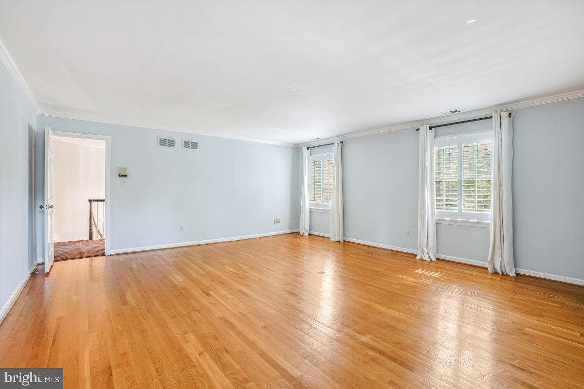 1210 SUFFIELD DR, MCLEAN, Virginia 22101, 4 Bedrooms Bedrooms, ,4 BathroomsBathrooms,Residential,For sale,1210 SUFFIELD DR,VAFX2254124 MLS # VAFX2254124