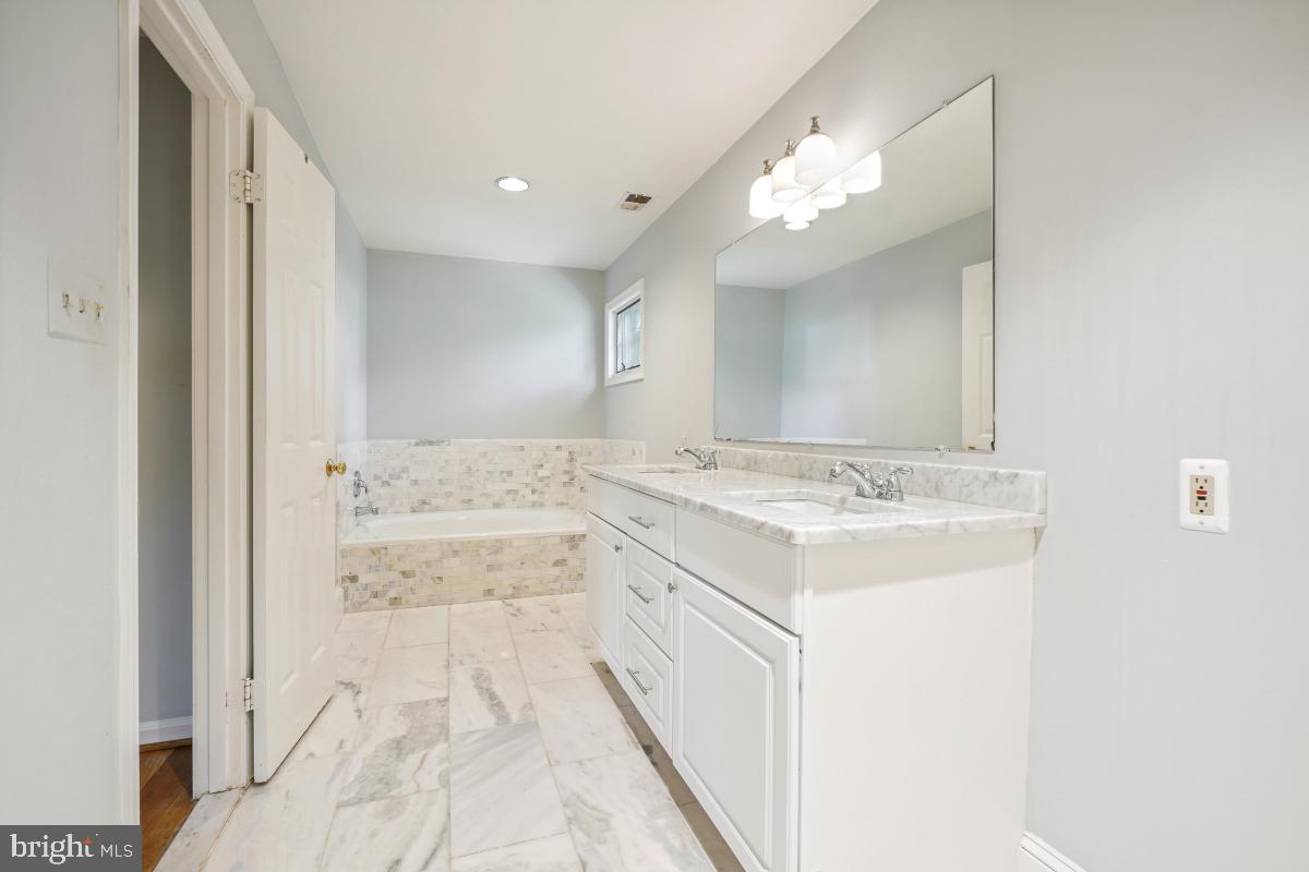 1210 SUFFIELD DR, MCLEAN, Virginia 22101, 4 Bedrooms Bedrooms, ,4 BathroomsBathrooms,Residential,For sale,1210 SUFFIELD DR,VAFX2254124 MLS # VAFX2254124