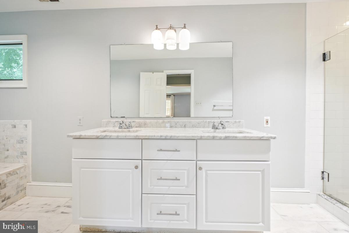 1210 SUFFIELD DR, MCLEAN, Virginia 22101, 4 Bedrooms Bedrooms, ,4 BathroomsBathrooms,Residential,For sale,1210 SUFFIELD DR,VAFX2254124 MLS # VAFX2254124