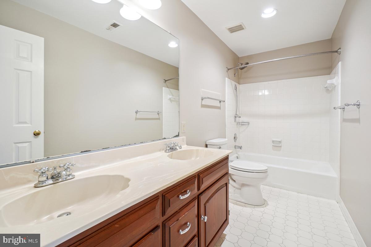1210 SUFFIELD DR, MCLEAN, Virginia 22101, 4 Bedrooms Bedrooms, ,4 BathroomsBathrooms,Residential,For sale,1210 SUFFIELD DR,VAFX2254124 MLS # VAFX2254124