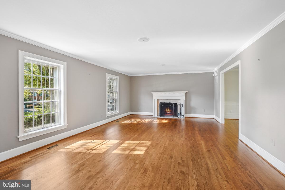 1210 SUFFIELD DR, MCLEAN, Virginia 22101, 4 Bedrooms Bedrooms, ,4 BathroomsBathrooms,Residential,For sale,1210 SUFFIELD DR,VAFX2254124 MLS # VAFX2254124