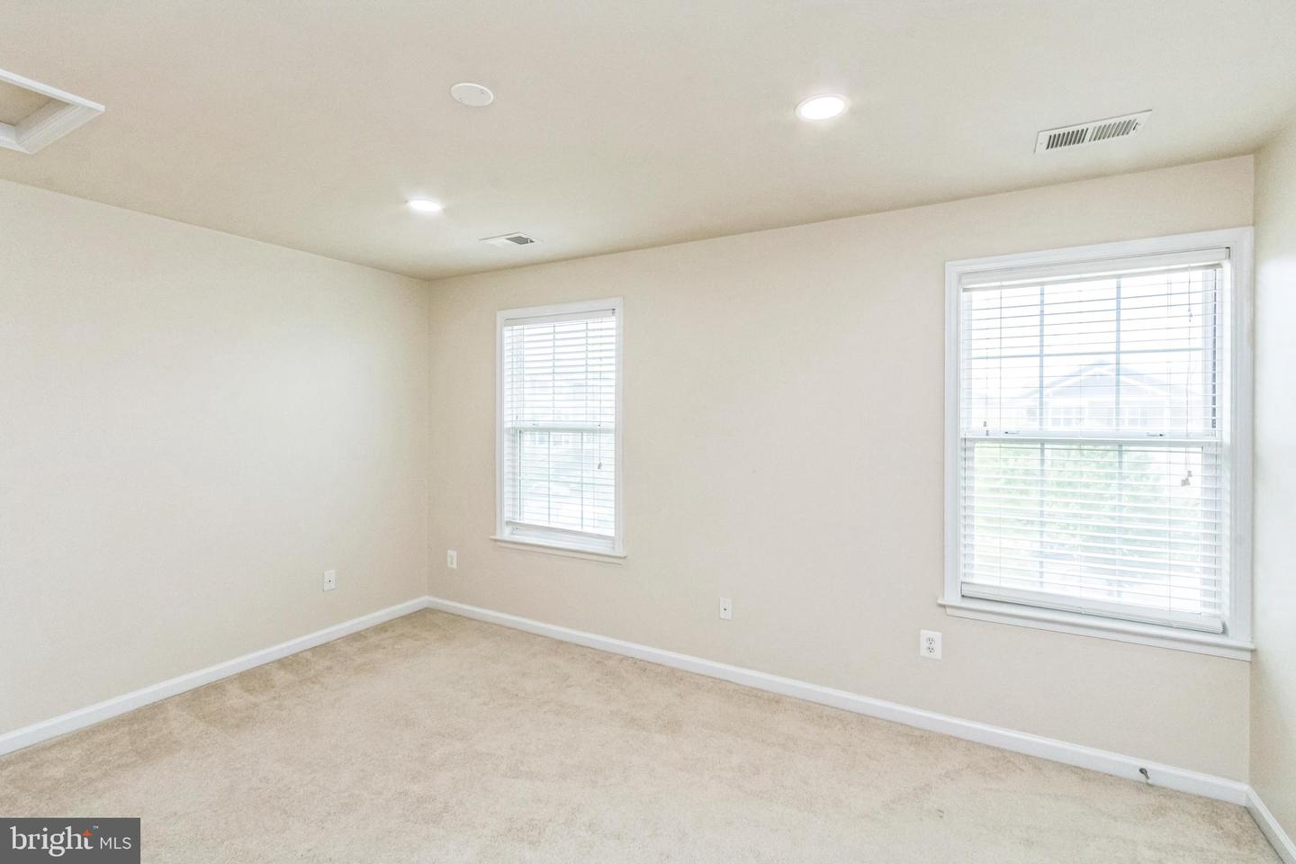 3077 CHINKAPIN OAK LN, WOODBRIDGE, Virginia 22191, 3 Bedrooms Bedrooms, ,3 BathroomsBathrooms,Residential,For sale,3077 CHINKAPIN OAK LN,VAPW2098788 MLS # VAPW2098788