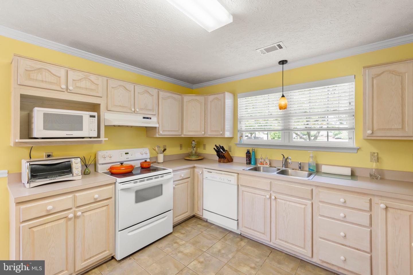 100 CANDLEWICK DR, WINCHESTER, Virginia 22602, 2 Bedrooms Bedrooms, ,2 BathroomsBathrooms,Residential,For sale,100 CANDLEWICK DR,VAFV2035354 MLS # VAFV2035354