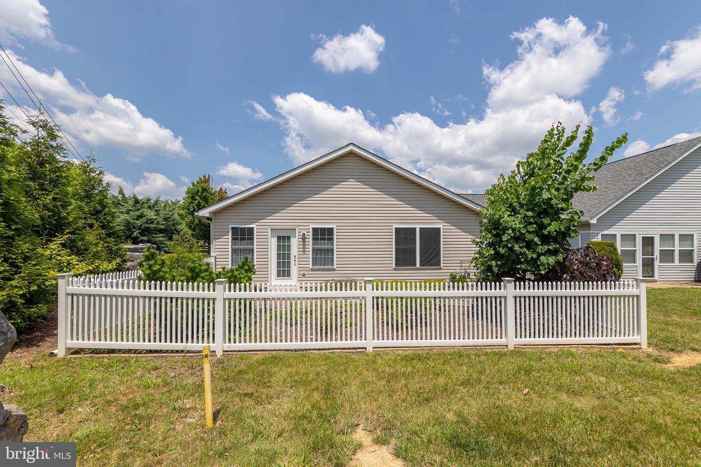 100 CANDLEWICK DR, WINCHESTER, Virginia 22602, 2 Bedrooms Bedrooms, ,2 BathroomsBathrooms,Residential,For sale,100 CANDLEWICK DR,VAFV2035354 MLS # VAFV2035354