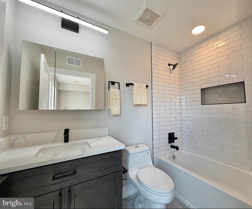 1806 D ST NE #9, WASHINGTON, District Of Columbia 20002, 3 Bedrooms Bedrooms, ,3 BathroomsBathrooms,Residential,For sale,1806 D ST NE #9,DCDC2209604 MLS # DCDC2209604