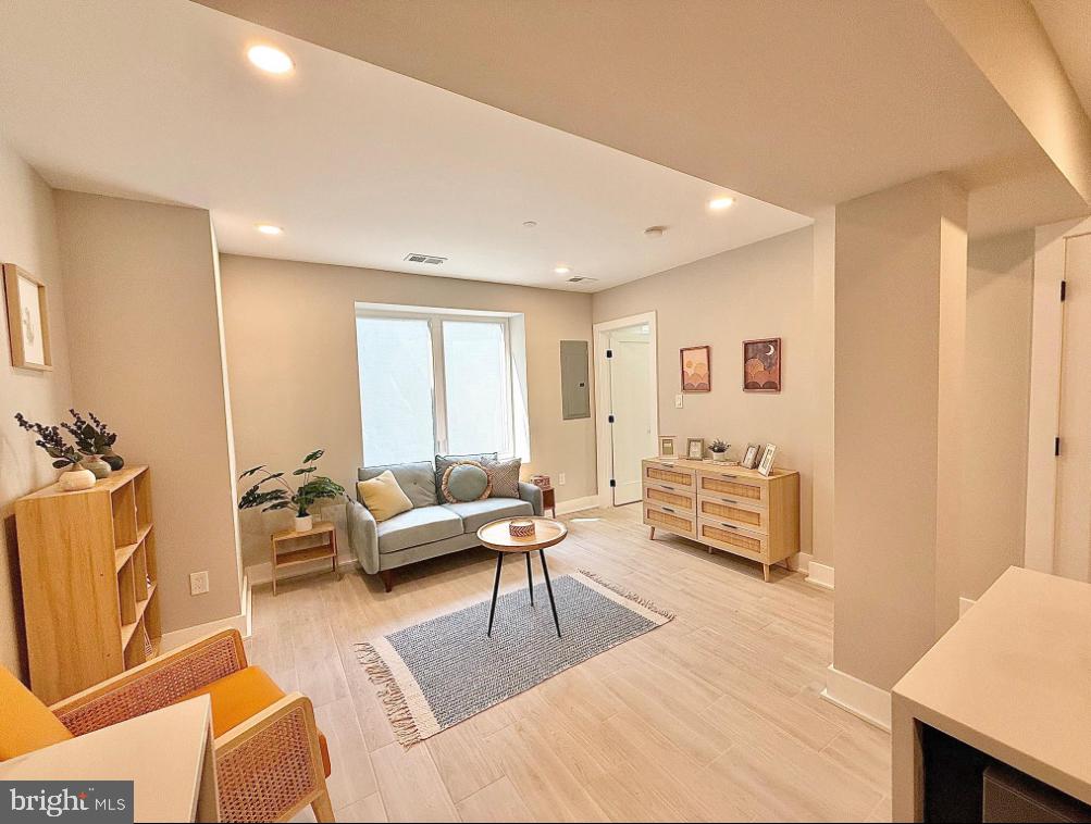 1806 D ST NE #1, WASHINGTON, District Of Columbia 20002, 2 Bedrooms Bedrooms, ,1 BathroomBathrooms,Residential,For sale,1806 D ST NE #1,DCDC2209606 MLS # DCDC2209606