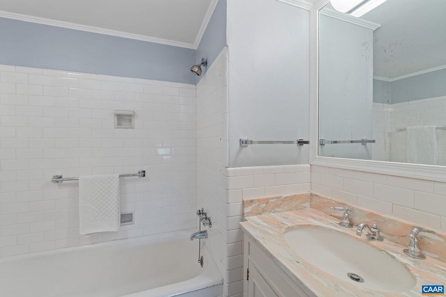 500 COURT SQ #901, CHARLOTTESVILLE, Virginia 22902, 1 Bedroom Bedrooms, ,1 BathroomBathrooms,Residential,For sale,500 COURT SQ #901,666534 MLS # 666534
