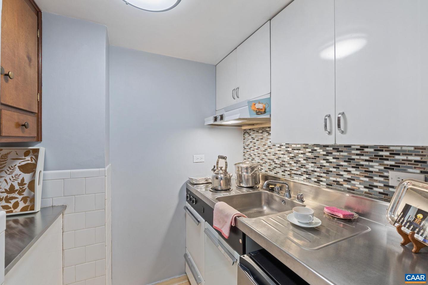 500 COURT SQ #901, CHARLOTTESVILLE, Virginia 22902, 1 Bedroom Bedrooms, ,1 BathroomBathrooms,Residential,For sale,500 COURT SQ #901,666534 MLS # 666534