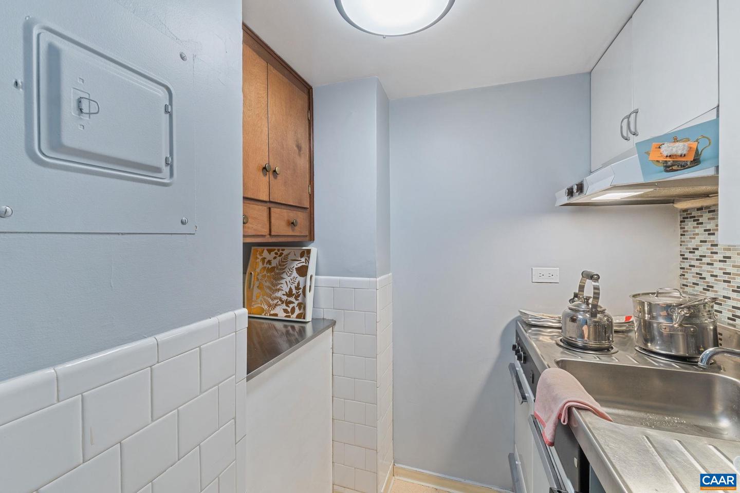 500 COURT SQ #901, CHARLOTTESVILLE, Virginia 22902, 1 Bedroom Bedrooms, ,1 BathroomBathrooms,Residential,For sale,500 COURT SQ #901,666534 MLS # 666534