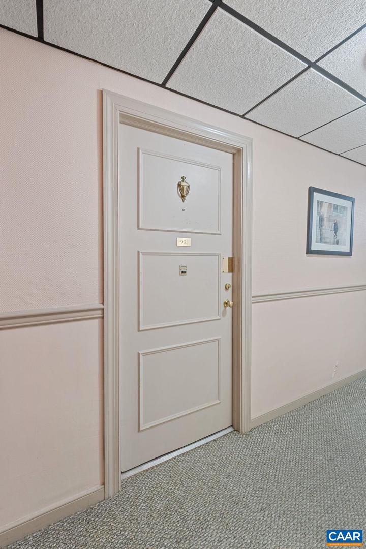 500 COURT SQ #901, CHARLOTTESVILLE, Virginia 22902, 1 Bedroom Bedrooms, ,1 BathroomBathrooms,Residential,For sale,500 COURT SQ #901,666534 MLS # 666534