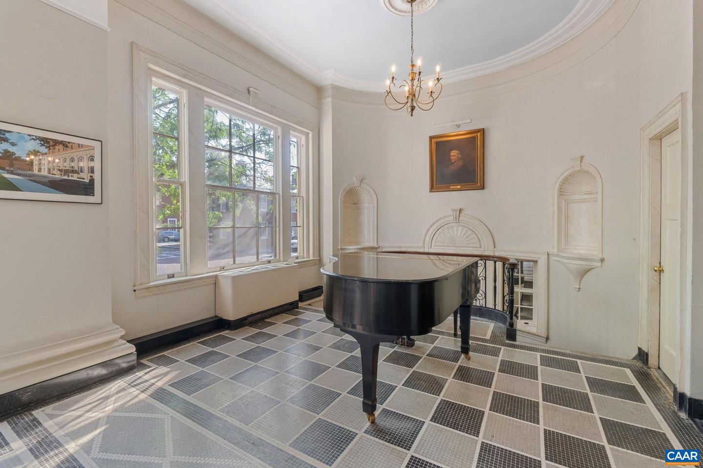 500 COURT SQ #901, CHARLOTTESVILLE, Virginia 22902, 1 Bedroom Bedrooms, ,1 BathroomBathrooms,Residential,For sale,500 COURT SQ #901,666534 MLS # 666534
