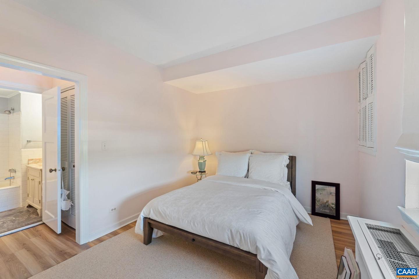 500 COURT SQ #901, CHARLOTTESVILLE, Virginia 22902, 1 Bedroom Bedrooms, ,1 BathroomBathrooms,Residential,For sale,500 COURT SQ #901,666534 MLS # 666534