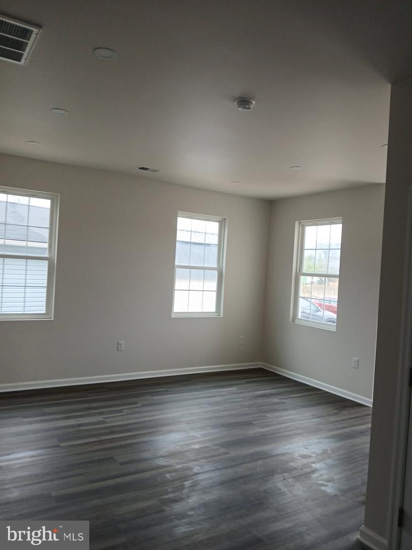 6263 TRUXTON CT, MOUNT JACKSON, Virginia 22842, 3 Bedrooms Bedrooms, 3 Rooms Rooms,2 BathroomsBathrooms,Residential,For sale,6263 TRUXTON CT,VASH2010154 MLS # VASH2010154