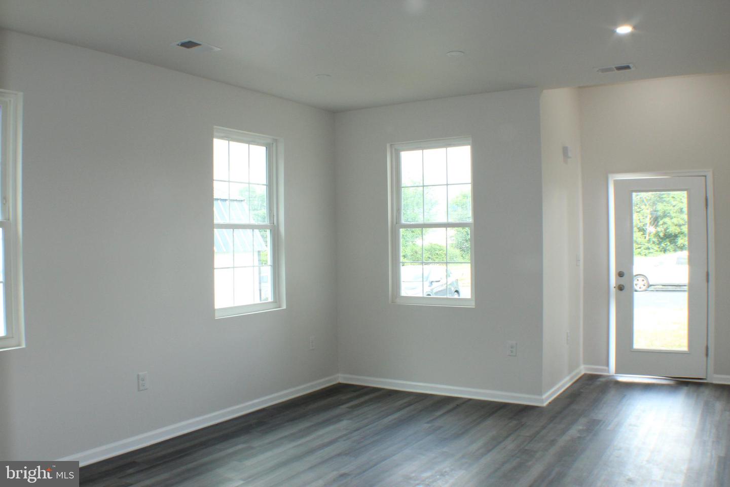6263 TRUXTON CT, MOUNT JACKSON, Virginia 22842, 3 Bedrooms Bedrooms, 3 Rooms Rooms,2 BathroomsBathrooms,Residential,For sale,6263 TRUXTON CT,VASH2010154 MLS # VASH2010154