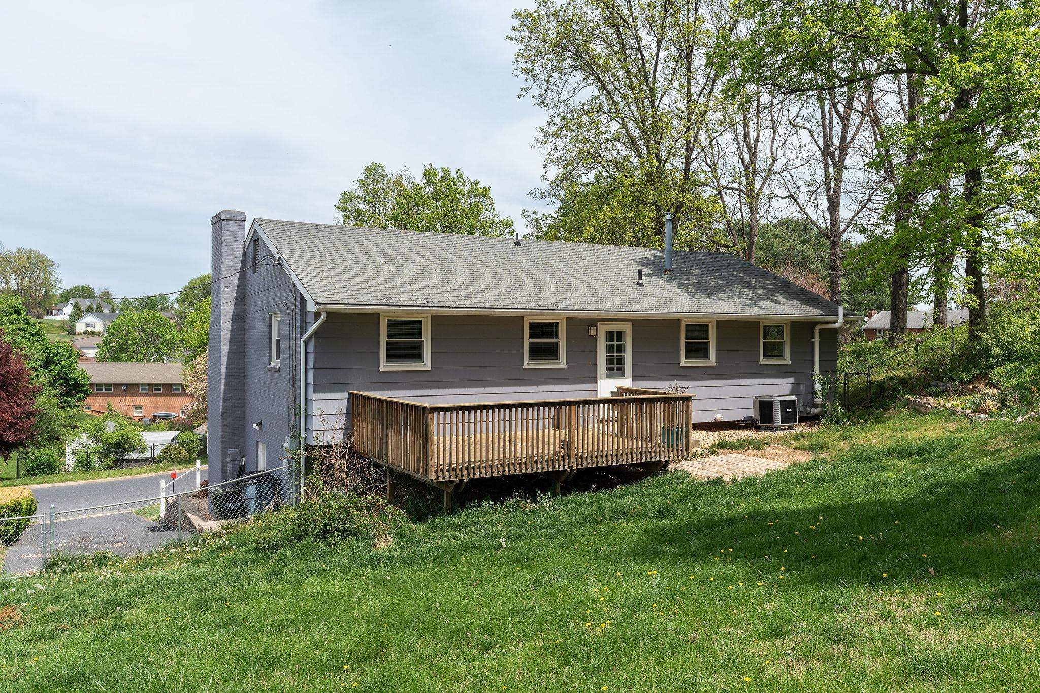 402 MARSHALL ST, STAUNTON, Virginia 24401, 4 Bedrooms Bedrooms, ,3 BathroomsBathrooms,Residential,402 MARSHALL ST,663614 MLS # 663614