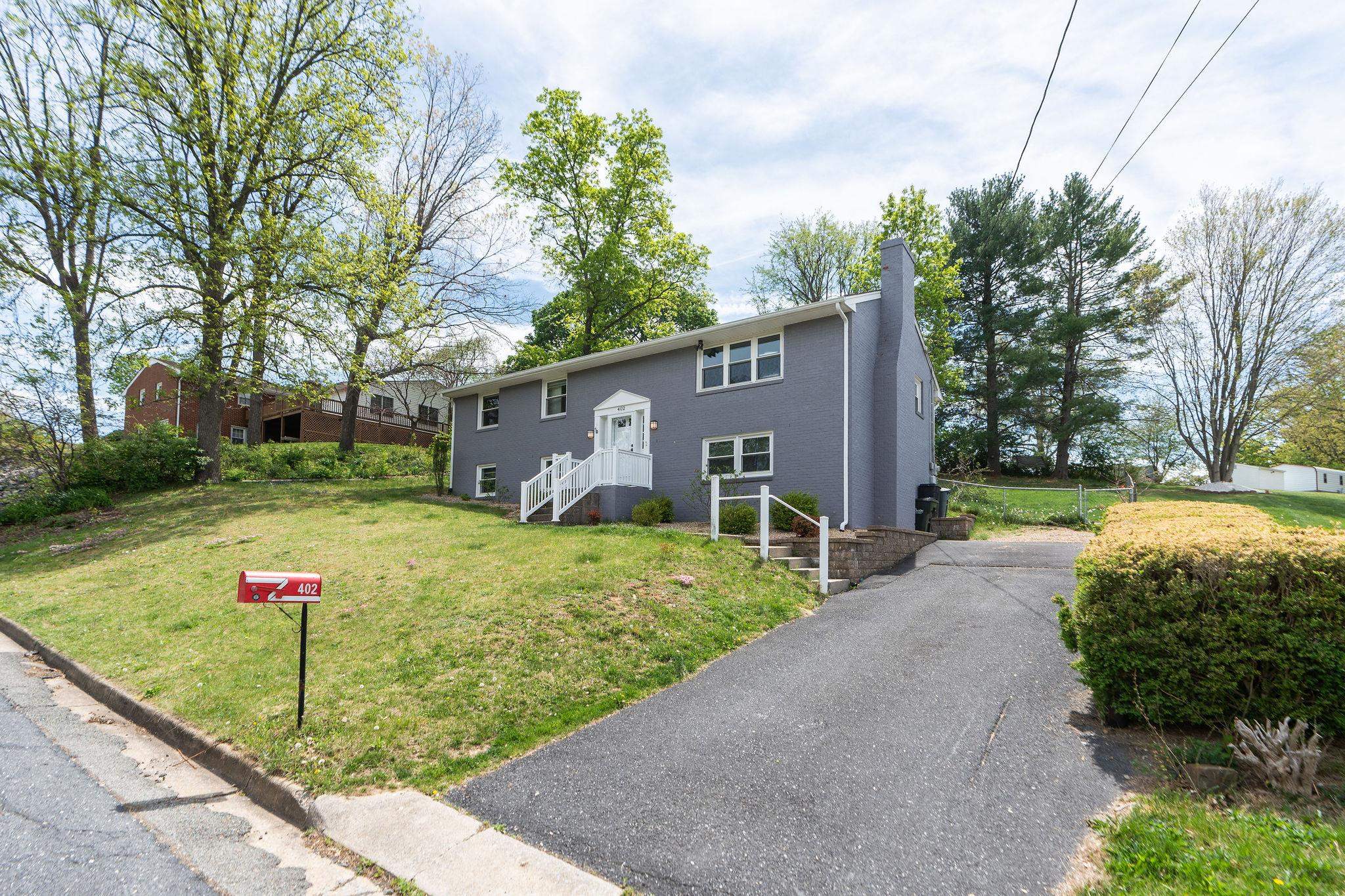 402 MARSHALL ST, STAUNTON, Virginia 24401, 4 Bedrooms Bedrooms, ,3 BathroomsBathrooms,Residential,402 MARSHALL ST,663614 MLS # 663614