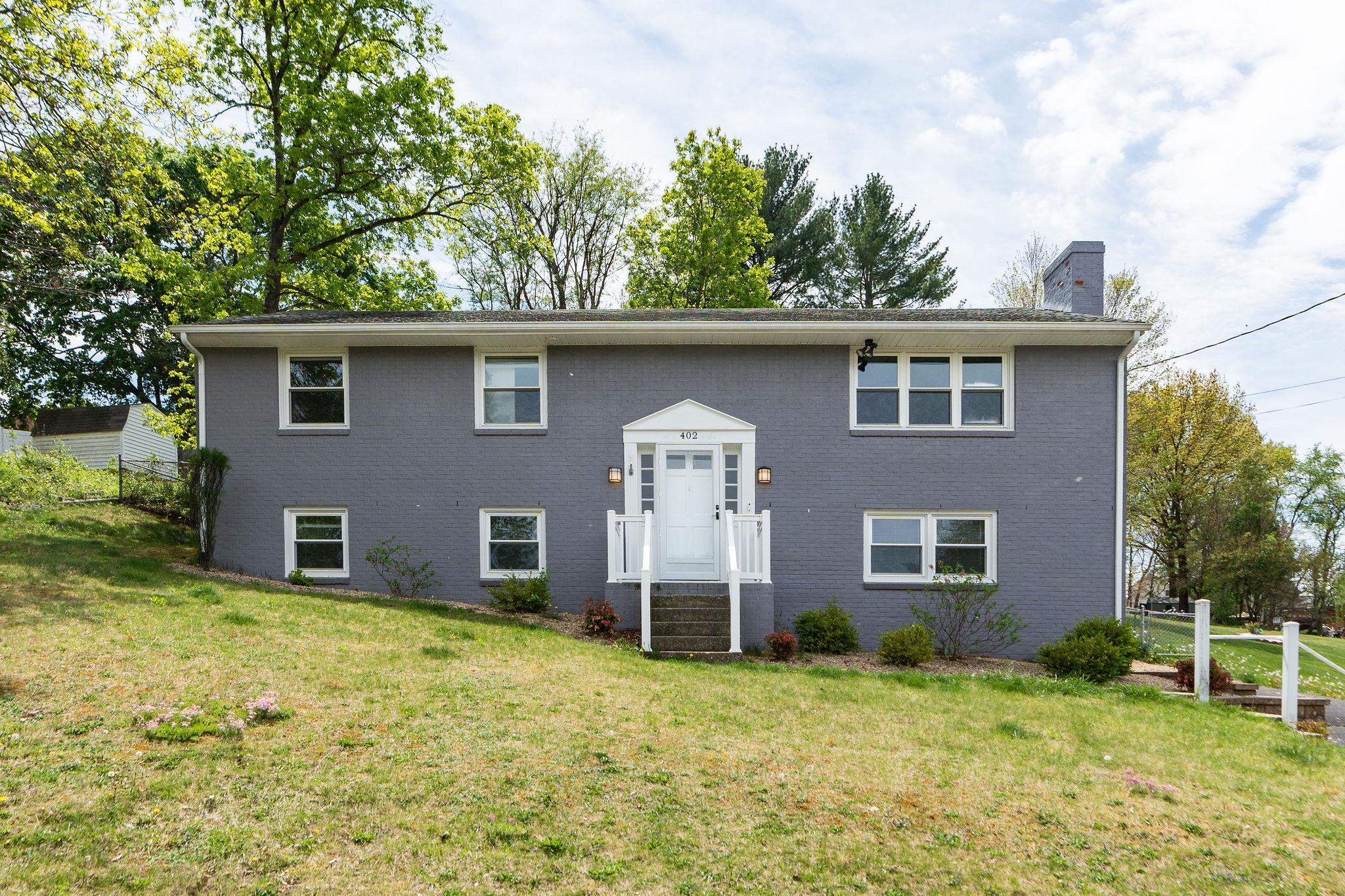 402 MARSHALL ST, STAUNTON, Virginia 24401, 4 Bedrooms Bedrooms, ,3 BathroomsBathrooms,Residential,402 MARSHALL ST,663614 MLS # 663614