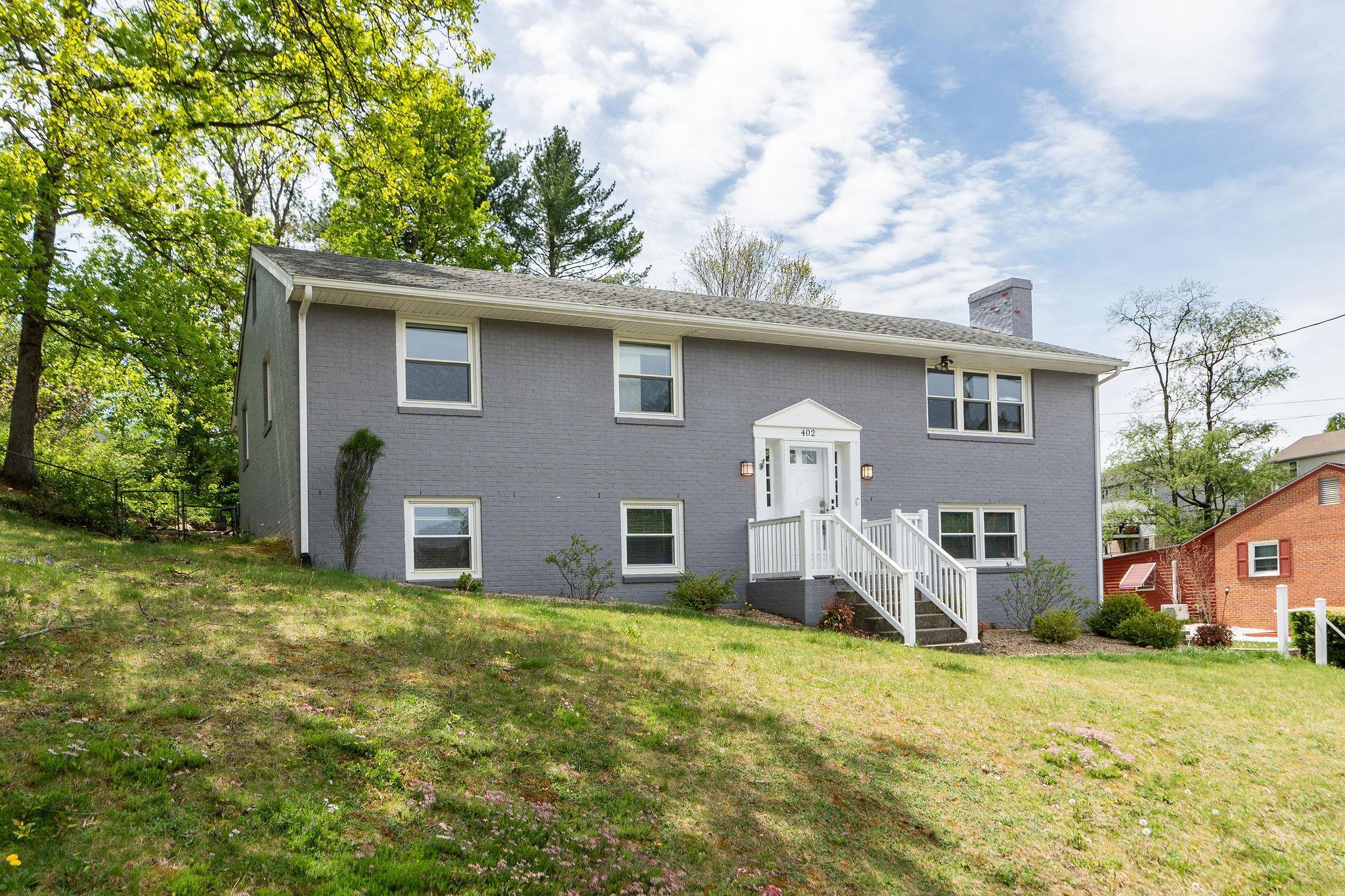 402 MARSHALL ST, STAUNTON, Virginia 24401, 4 Bedrooms Bedrooms, ,3 BathroomsBathrooms,Residential,402 MARSHALL ST,663614 MLS # 663614