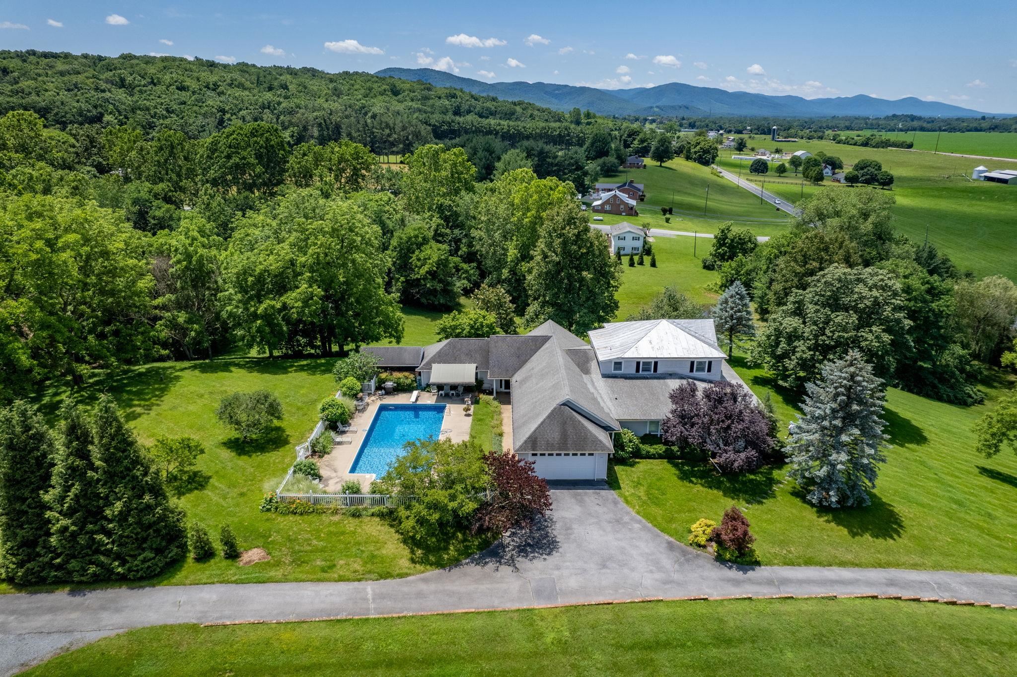 16540 STONEY LEA LN, ELKTON, Virginia 22827, 6 Bedrooms Bedrooms, ,3 BathroomsBathrooms,Residential,16540 STONEY LEA LN,666558 MLS # 666558