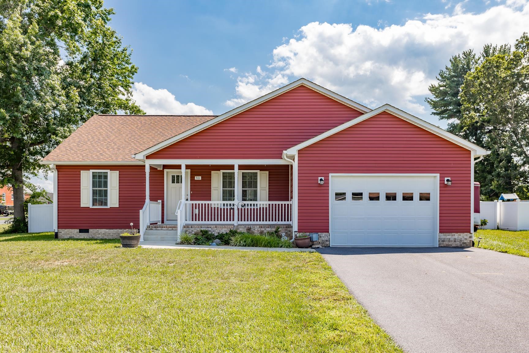 501 11TH ST, GROTTOES, Virginia 24441, 3 Bedrooms Bedrooms, ,2 BathroomsBathrooms,Residential,501 11TH ST,666561 MLS # 666561