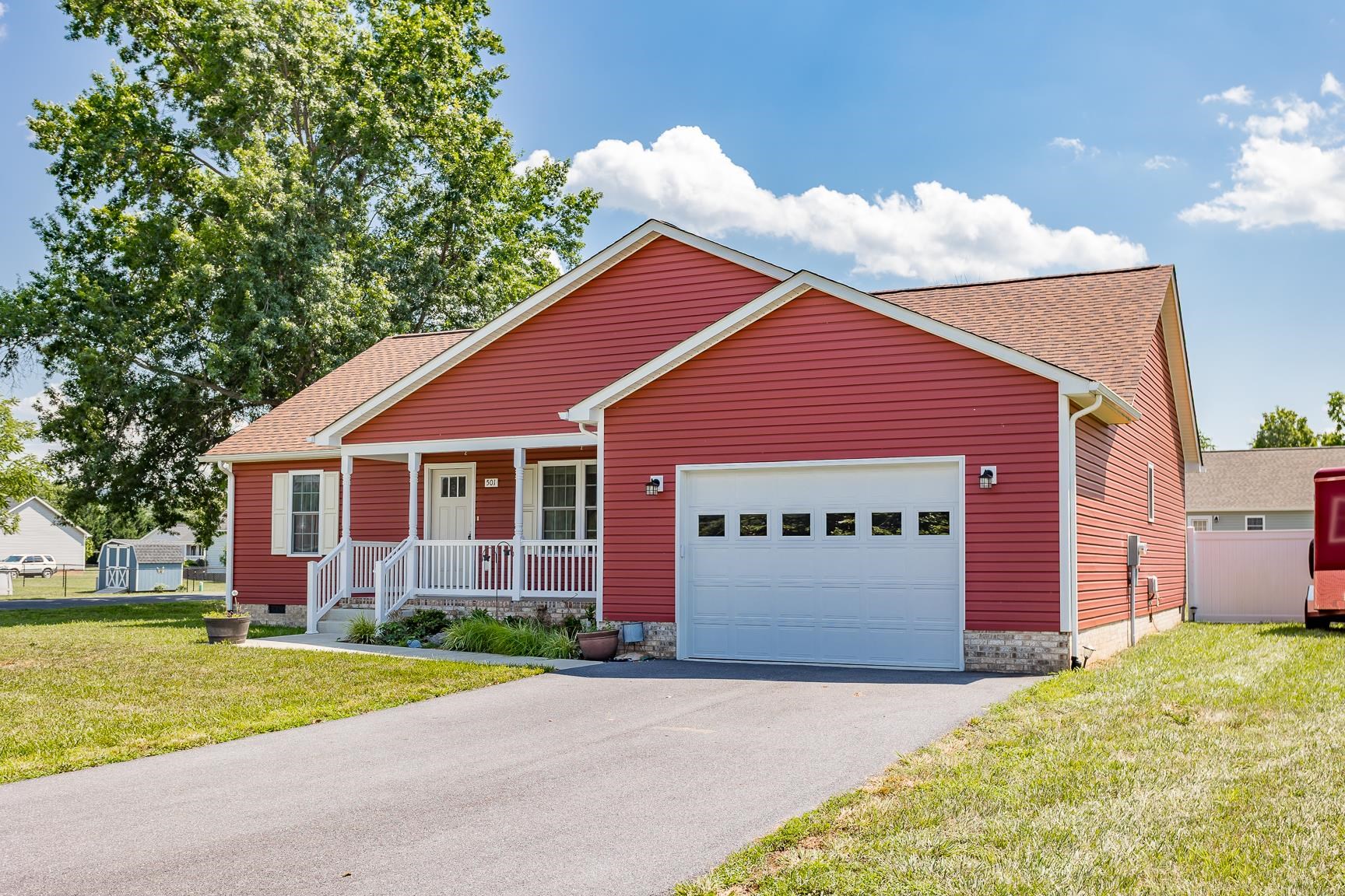 501 11TH ST, GROTTOES, Virginia 24441, 3 Bedrooms Bedrooms, ,2 BathroomsBathrooms,Residential,501 11TH ST,666561 MLS # 666561
