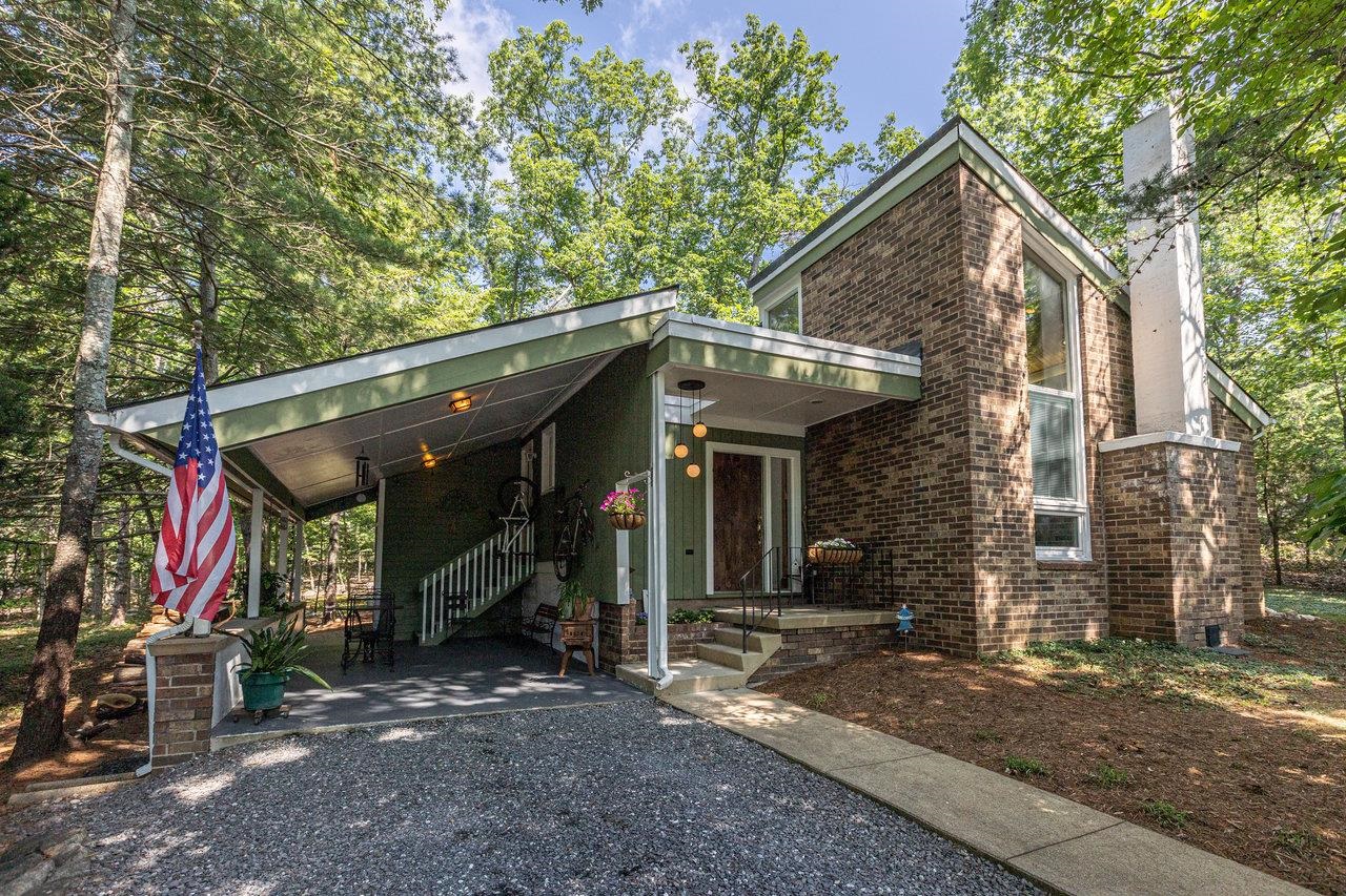 138 HARTMAN CT, MCGAHEYSVILLE, Virginia 22840, 3 Bedrooms Bedrooms, ,2 BathroomsBathrooms,Residential,138 HARTMAN CT,666563 MLS # 666563