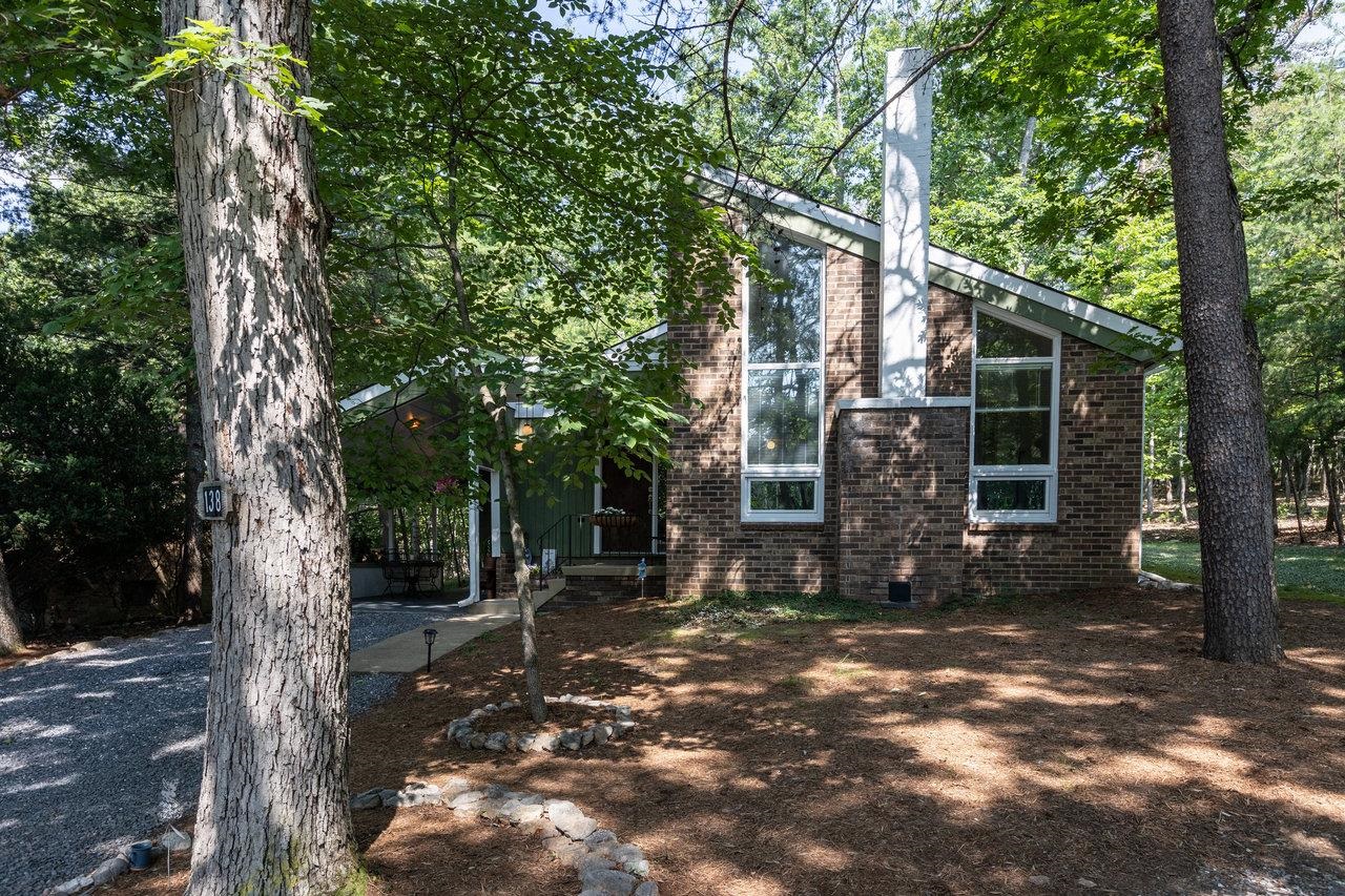 138 HARTMAN CT, MCGAHEYSVILLE, Virginia 22840, 3 Bedrooms Bedrooms, ,2 BathroomsBathrooms,Residential,138 HARTMAN CT,666563 MLS # 666563