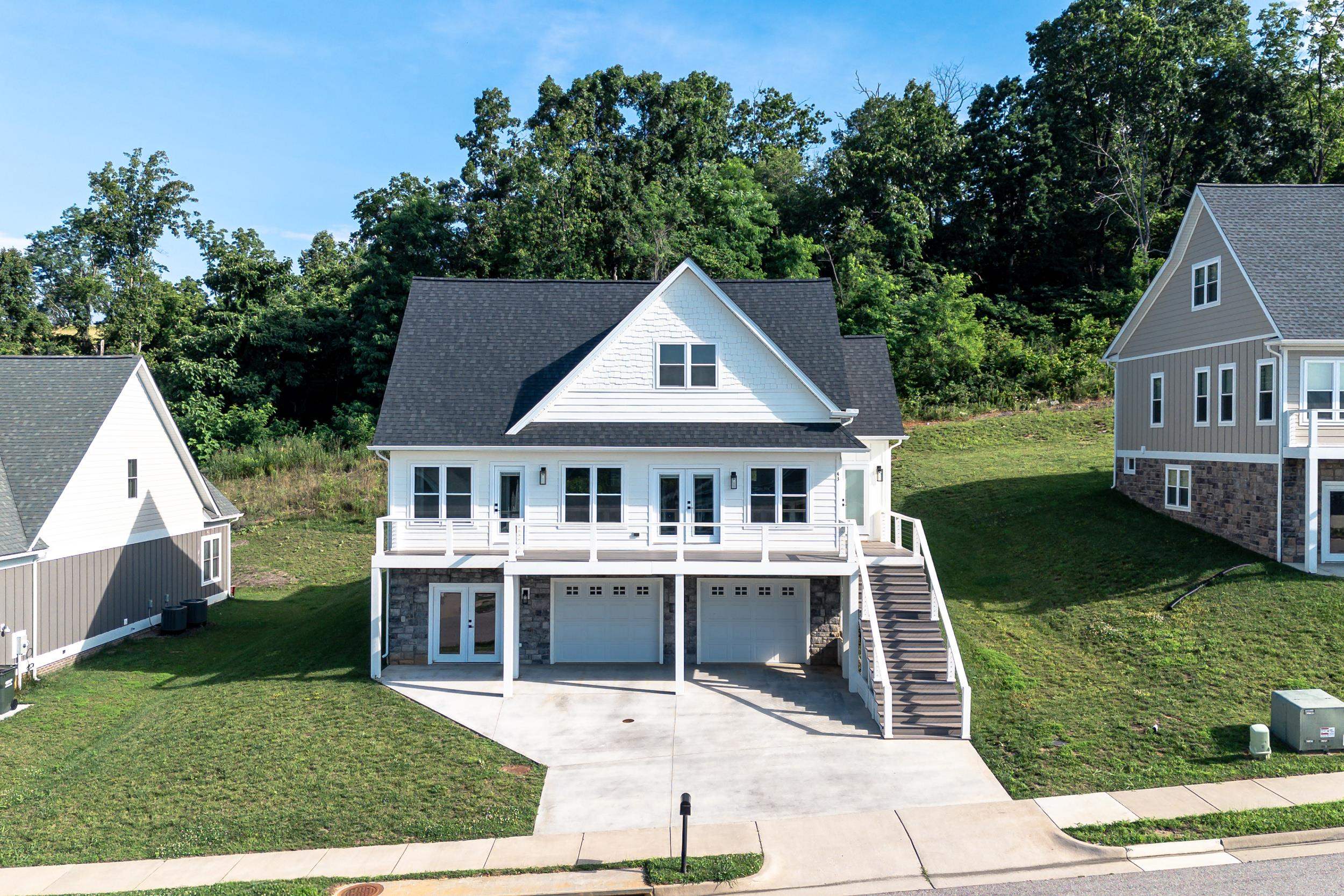 43 MCILWEE LN, STAUNTON, Virginia 24401, 4 Bedrooms Bedrooms, ,3 BathroomsBathrooms,Residential,43 Mcilwee Lane, Staunton VA 24401,43 MCILWEE LN,666564 MLS # 666564