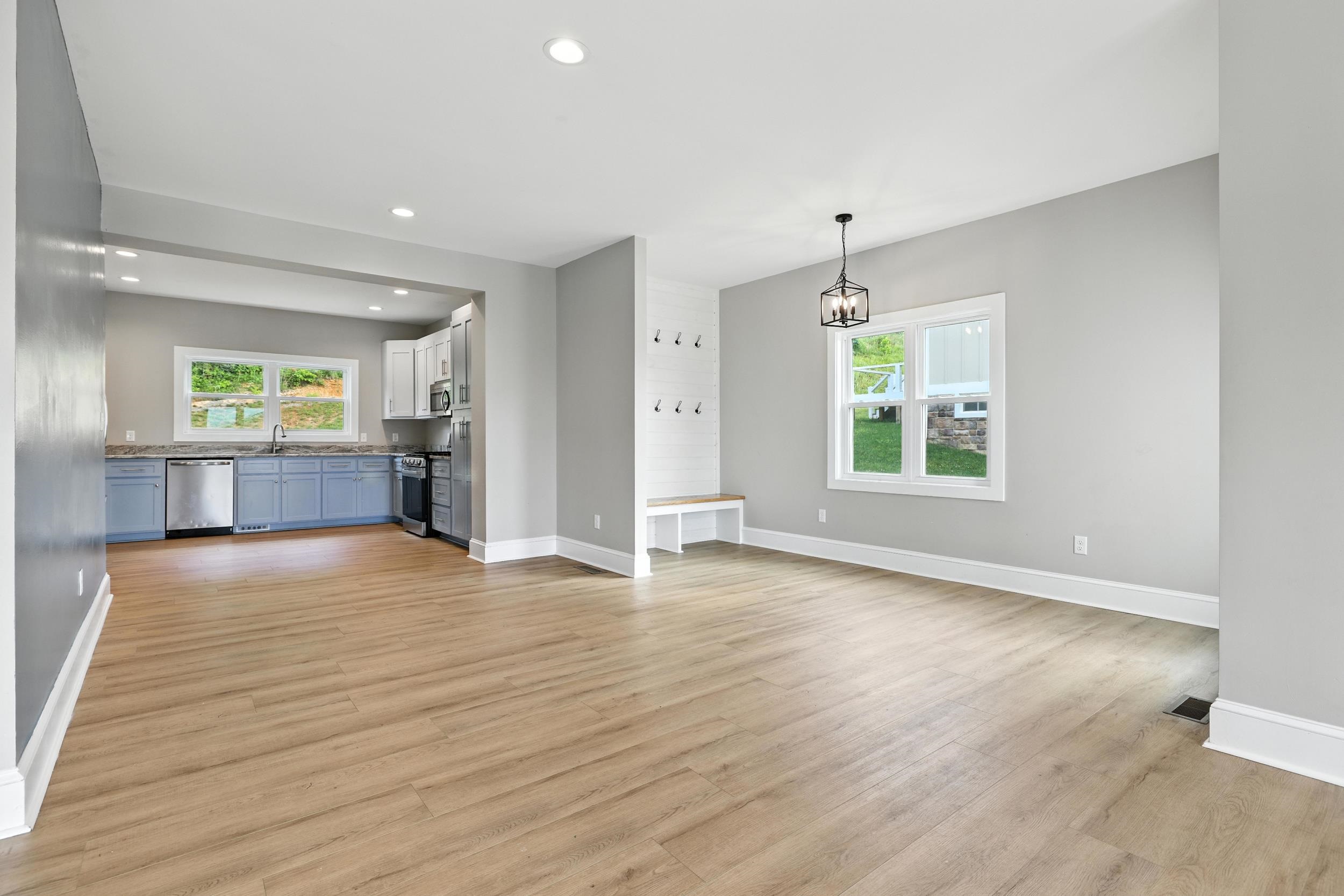 43 MCILWEE LN, STAUNTON, Virginia 24401, 4 Bedrooms Bedrooms, ,3 BathroomsBathrooms,Residential,43 Mcilwee Lane, Staunton VA 24401,43 MCILWEE LN,666564 MLS # 666564