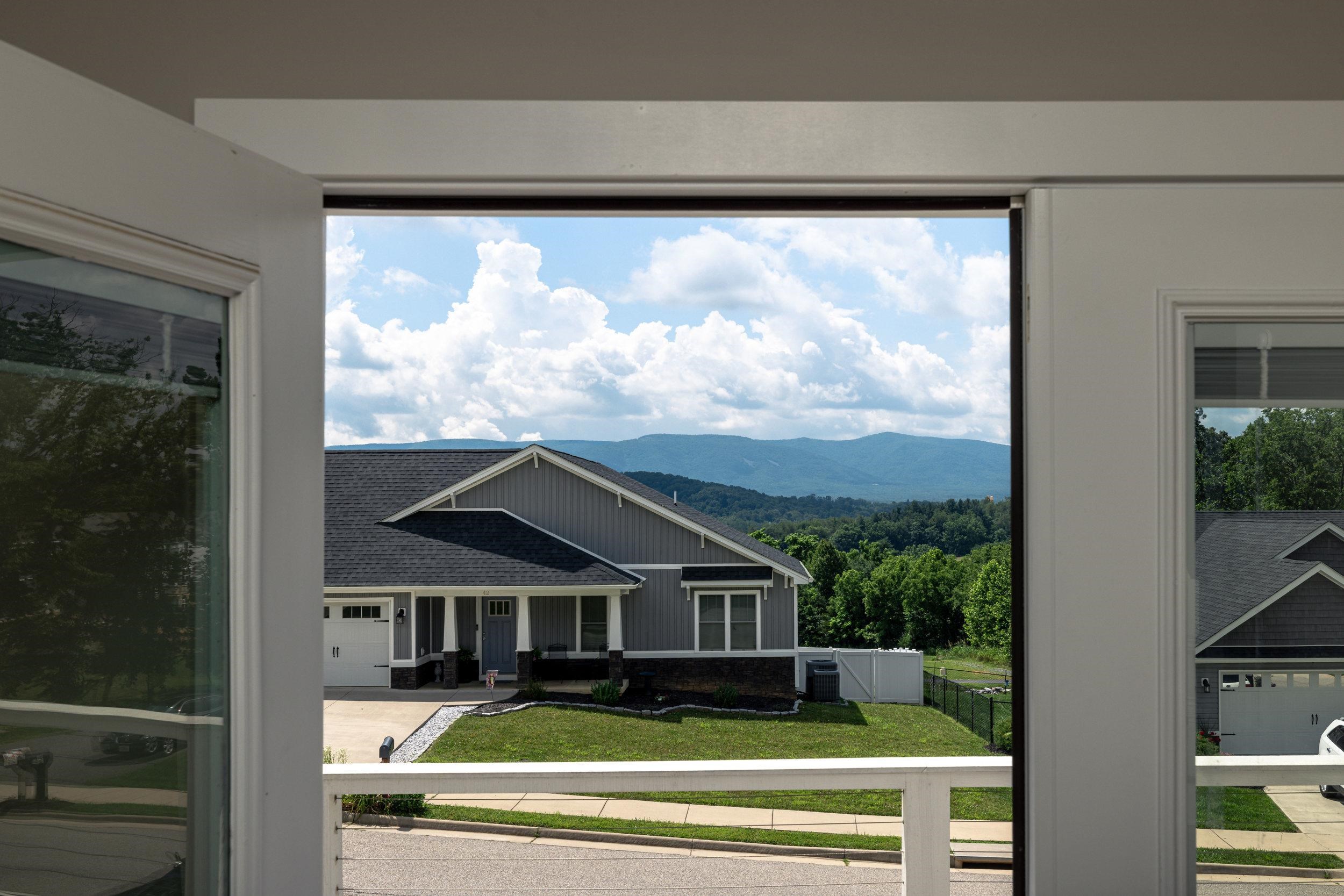 43 MCILWEE LN, STAUNTON, Virginia 24401, 4 Bedrooms Bedrooms, ,3 BathroomsBathrooms,Residential,43 Mcilwee Lane, Staunton VA 24401,43 MCILWEE LN,666564 MLS # 666564