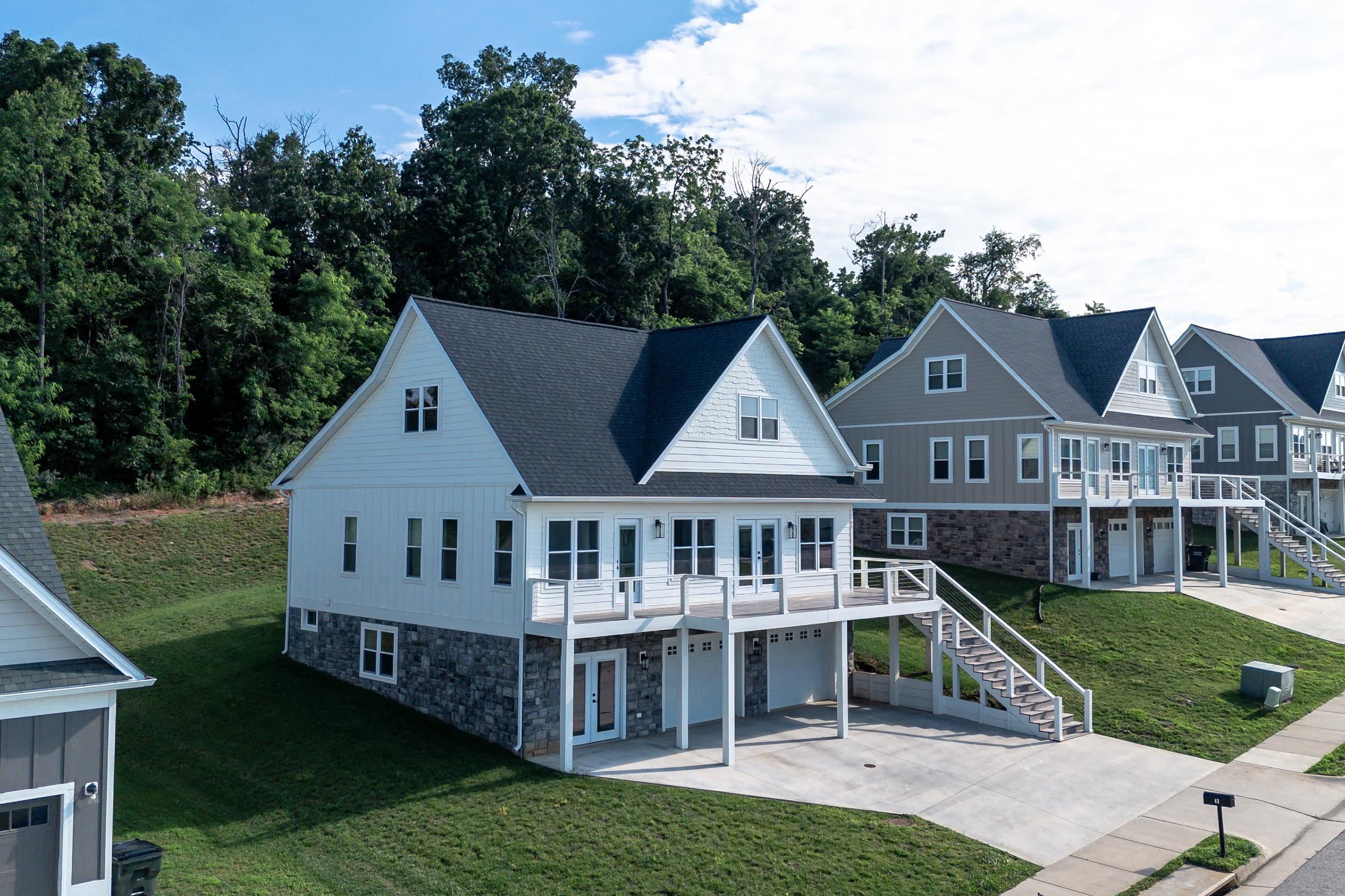 43 MCILWEE LN, STAUNTON, Virginia 24401, 4 Bedrooms Bedrooms, ,3 BathroomsBathrooms,Residential,43 Mcilwee Lane, Staunton VA 24401,43 MCILWEE LN,666564 MLS # 666564