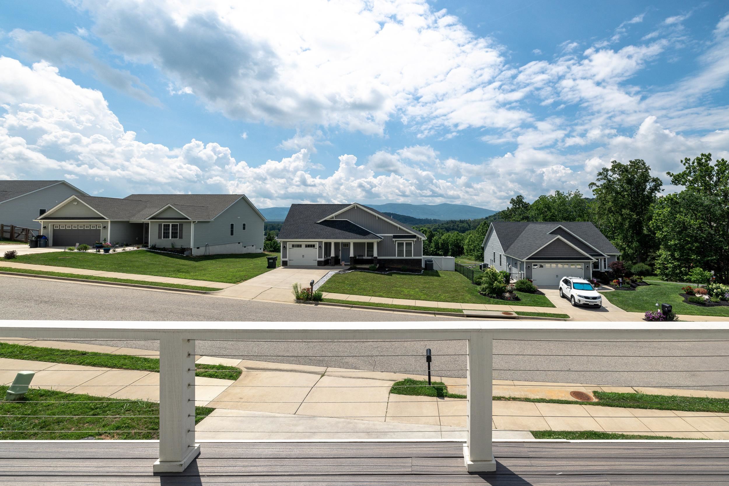 43 MCILWEE LN, STAUNTON, Virginia 24401, 4 Bedrooms Bedrooms, ,3 BathroomsBathrooms,Residential,43 Mcilwee Lane, Staunton VA 24401,43 MCILWEE LN,666564 MLS # 666564