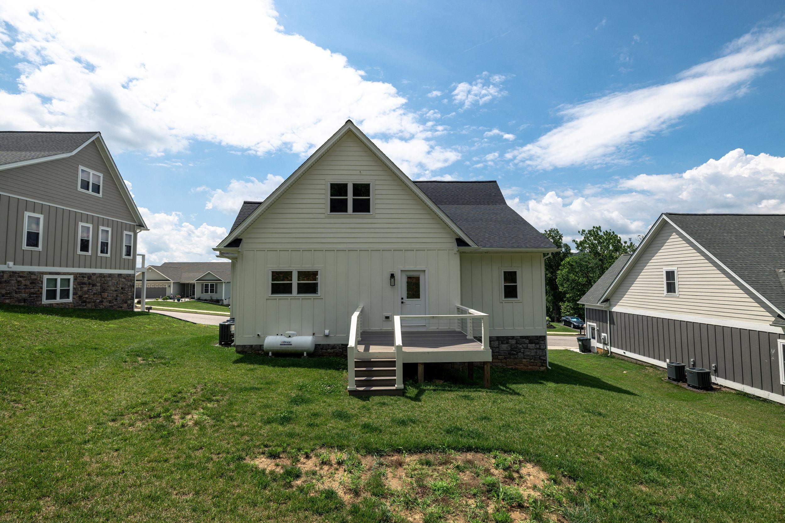 43 MCILWEE LN, STAUNTON, Virginia 24401, 4 Bedrooms Bedrooms, ,3 BathroomsBathrooms,Residential,43 Mcilwee Lane, Staunton VA 24401,43 MCILWEE LN,666564 MLS # 666564