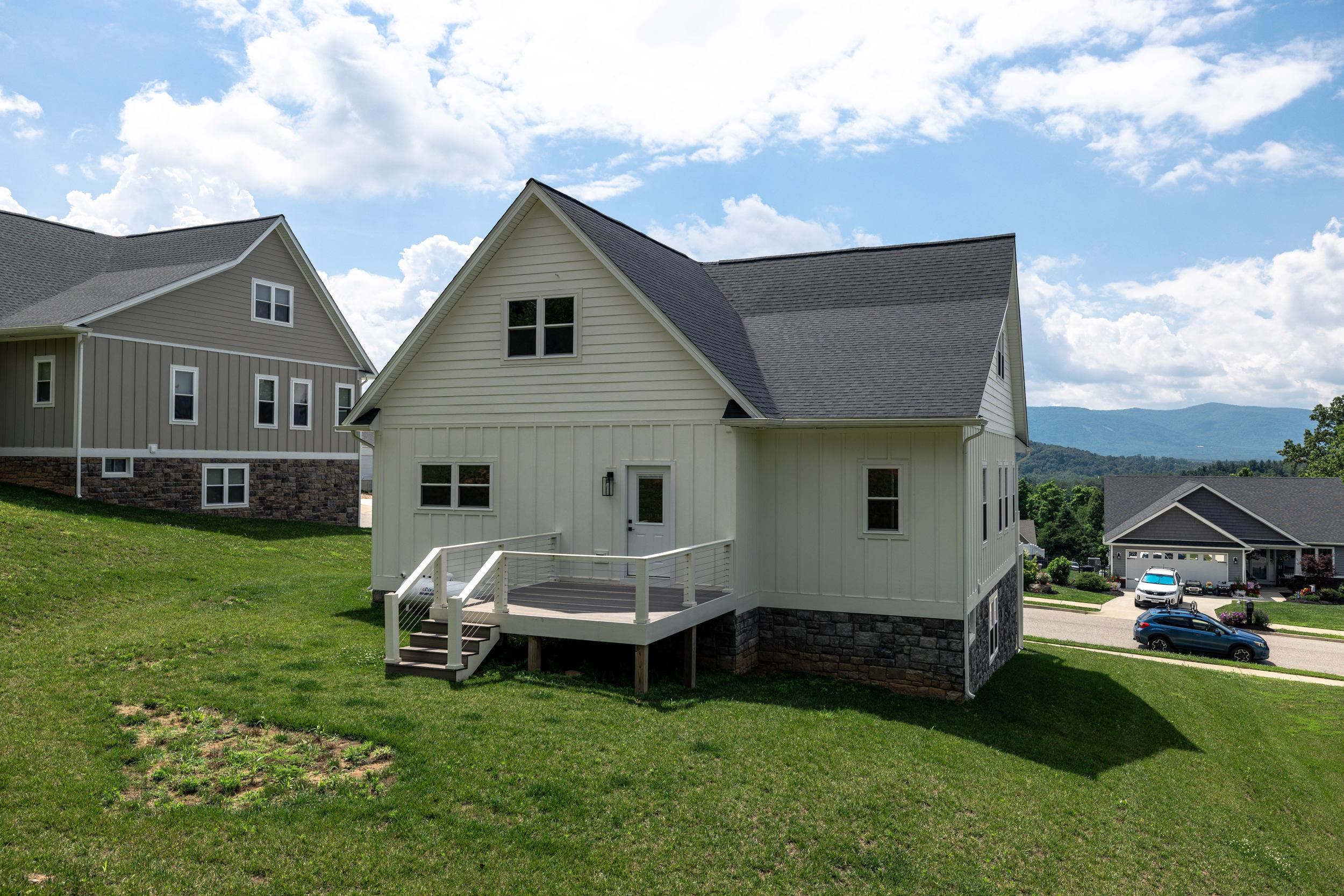 43 MCILWEE LN, STAUNTON, Virginia 24401, 4 Bedrooms Bedrooms, ,3 BathroomsBathrooms,Residential,43 Mcilwee Lane, Staunton VA 24401,43 MCILWEE LN,666564 MLS # 666564