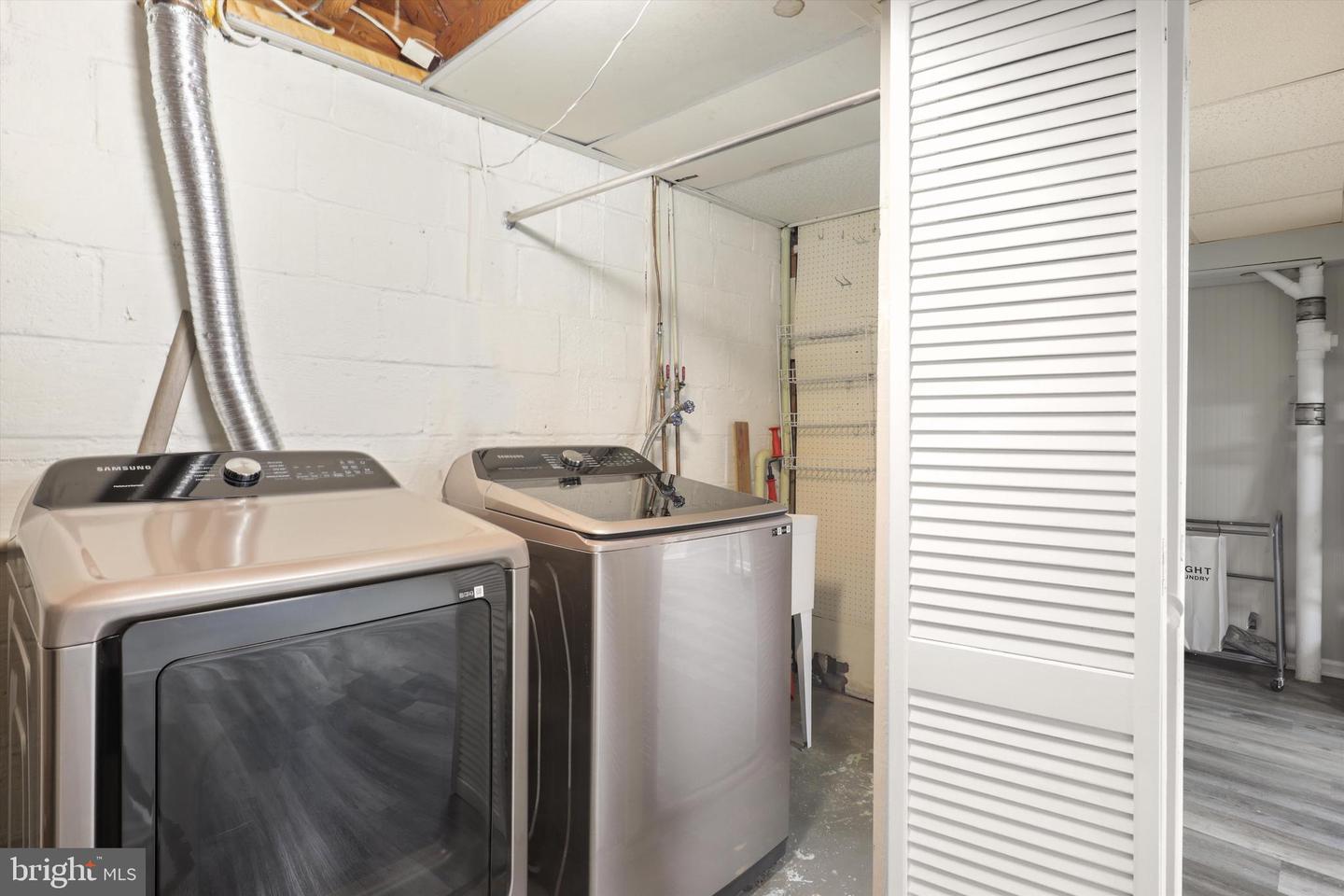 5304 KINGS PARK DR, SPRINGFIELD, Virginia 22151, 5 Bedrooms Bedrooms, ,2 BathroomsBathrooms,Residential,For sale,5304 KINGS PARK DR,VAFX2246930 MLS # VAFX2246930