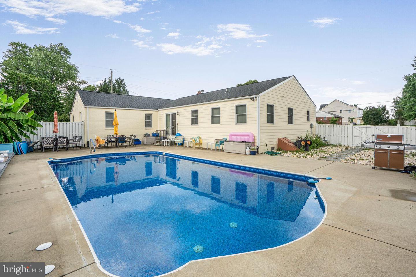 6012 BROOKLAND RD, ALEXANDRIA, Virginia 22310, 4 Bedrooms Bedrooms, ,2 BathroomsBathrooms,Residential,For sale,6012 BROOKLAND RD,VAFX2247242 MLS # VAFX2247242