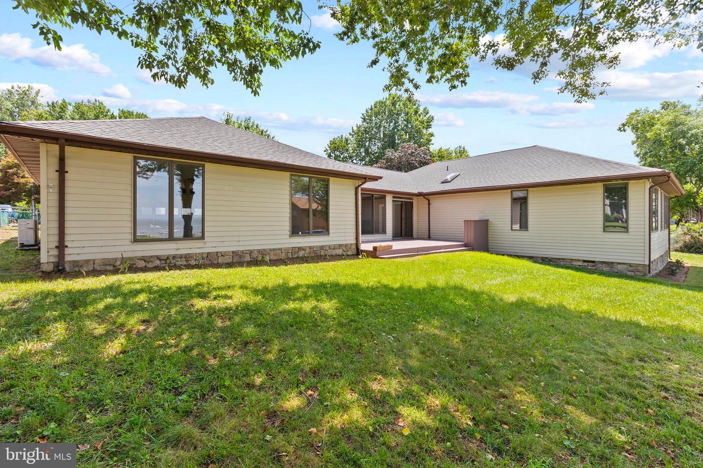 6238 POTOMAC AVE, KING GEORGE, Virginia 22485, 4 Bedrooms Bedrooms, ,3 BathroomsBathrooms,Residential,For sale,6238 POTOMAC AVE,VAKG2006624 MLS # VAKG2006624