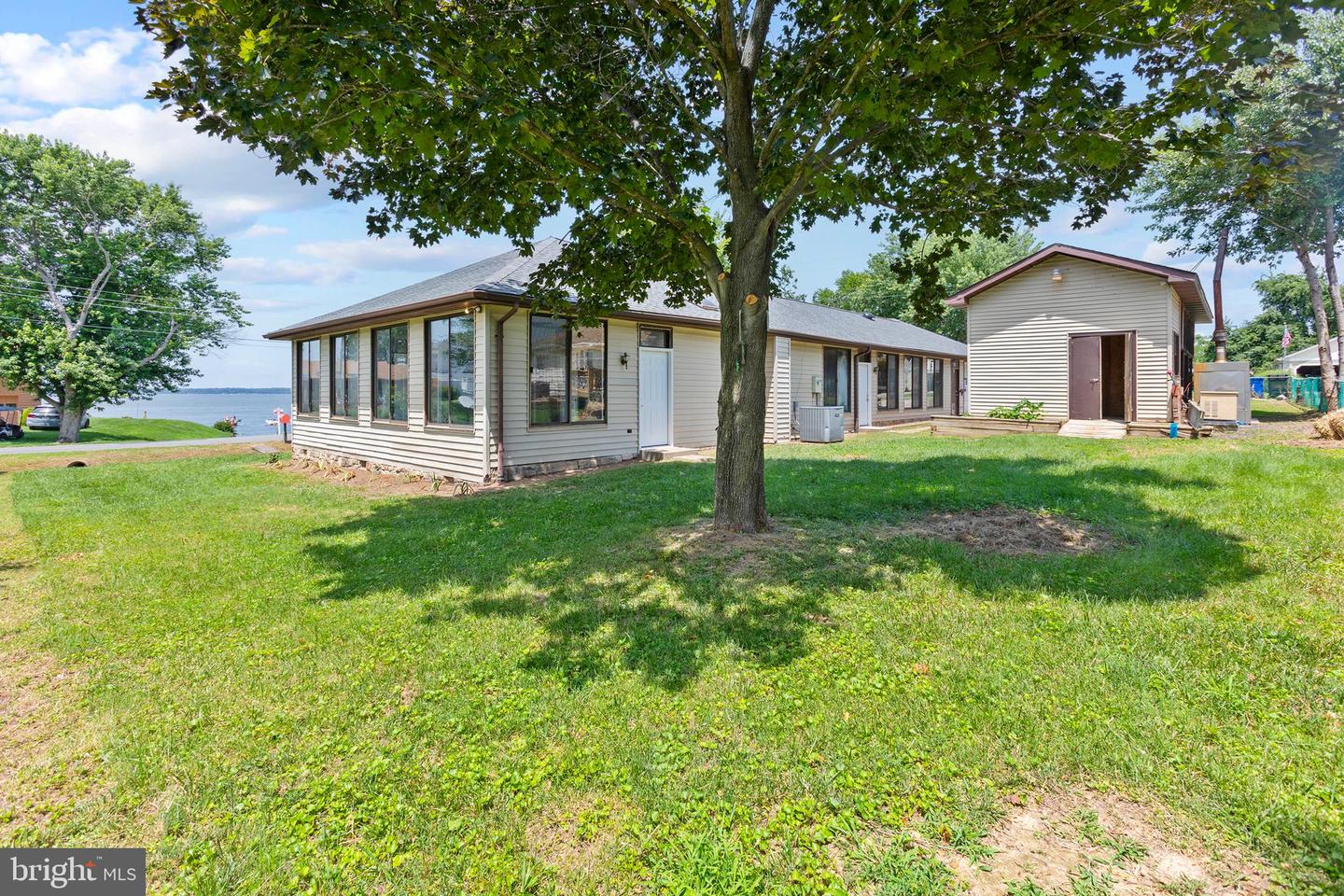 6238 POTOMAC AVE, KING GEORGE, Virginia 22485, 4 Bedrooms Bedrooms, ,3 BathroomsBathrooms,Residential,For sale,6238 POTOMAC AVE,VAKG2006624 MLS # VAKG2006624