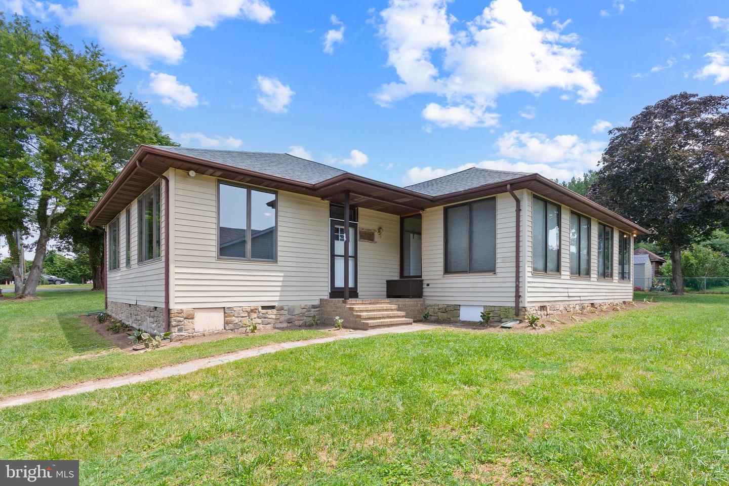 6238 POTOMAC AVE, KING GEORGE, Virginia 22485, 4 Bedrooms Bedrooms, ,3 BathroomsBathrooms,Residential,For sale,6238 POTOMAC AVE,VAKG2006624 MLS # VAKG2006624
