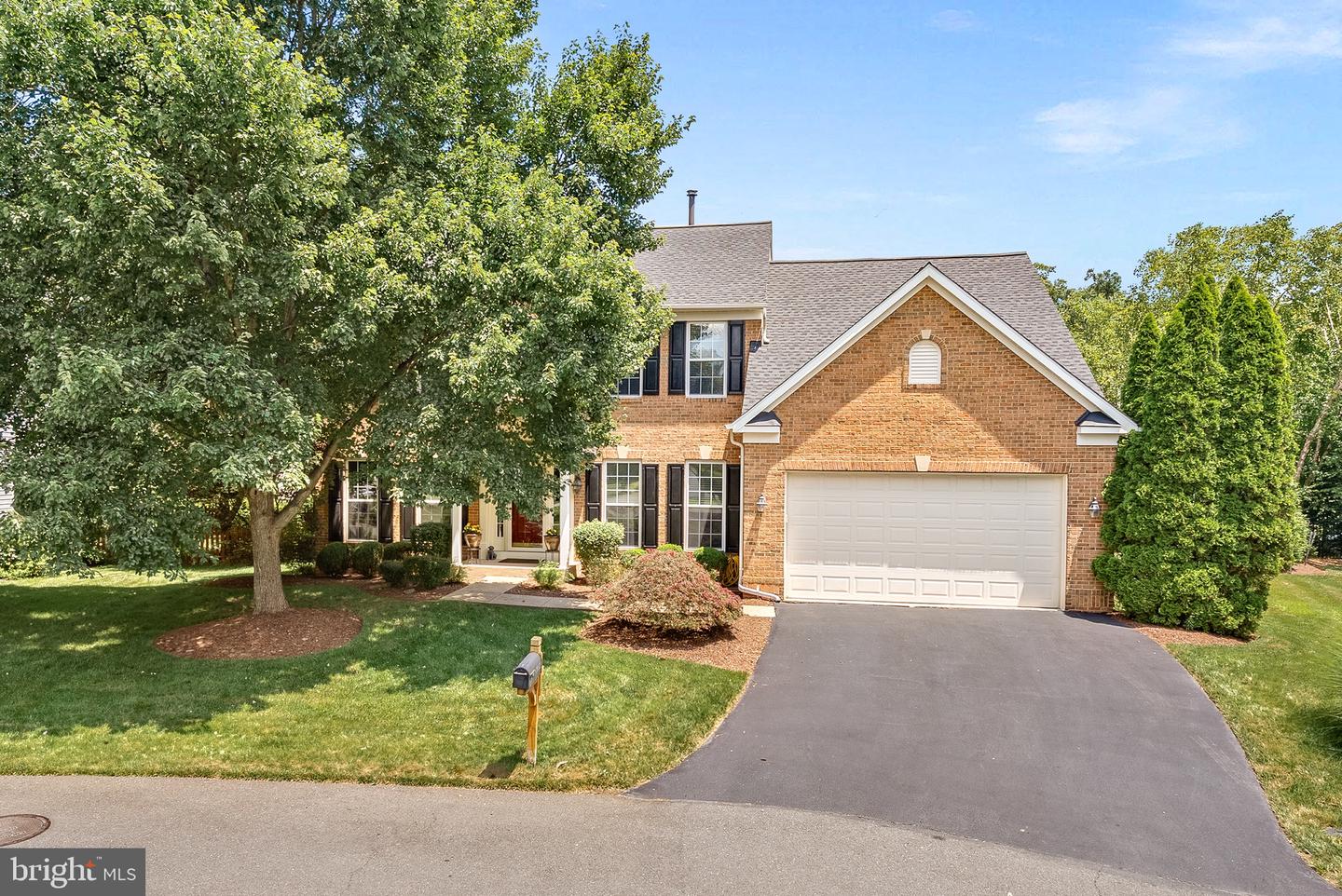 43682 MAVERICK LN, CHANTILLY, Virginia 20152, 4 Bedrooms Bedrooms, ,3 BathroomsBathrooms,Residential,For sale,43682 MAVERICK LN,VALO2100448 MLS # VALO2100448